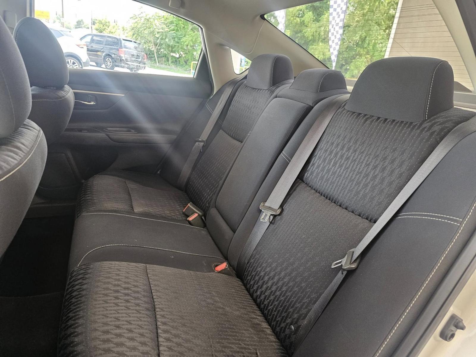 2018 SILVER /BLACK Nissan Altima 2.5 (1N4AL3AP9JC) with an 2.5L L4 DOHC 16V engine, CVT transmission, located at 502 South Main Street, Columbia City, IN, 46725, (260) 244-4645, 41.151382, -85.490578 - Photo#4