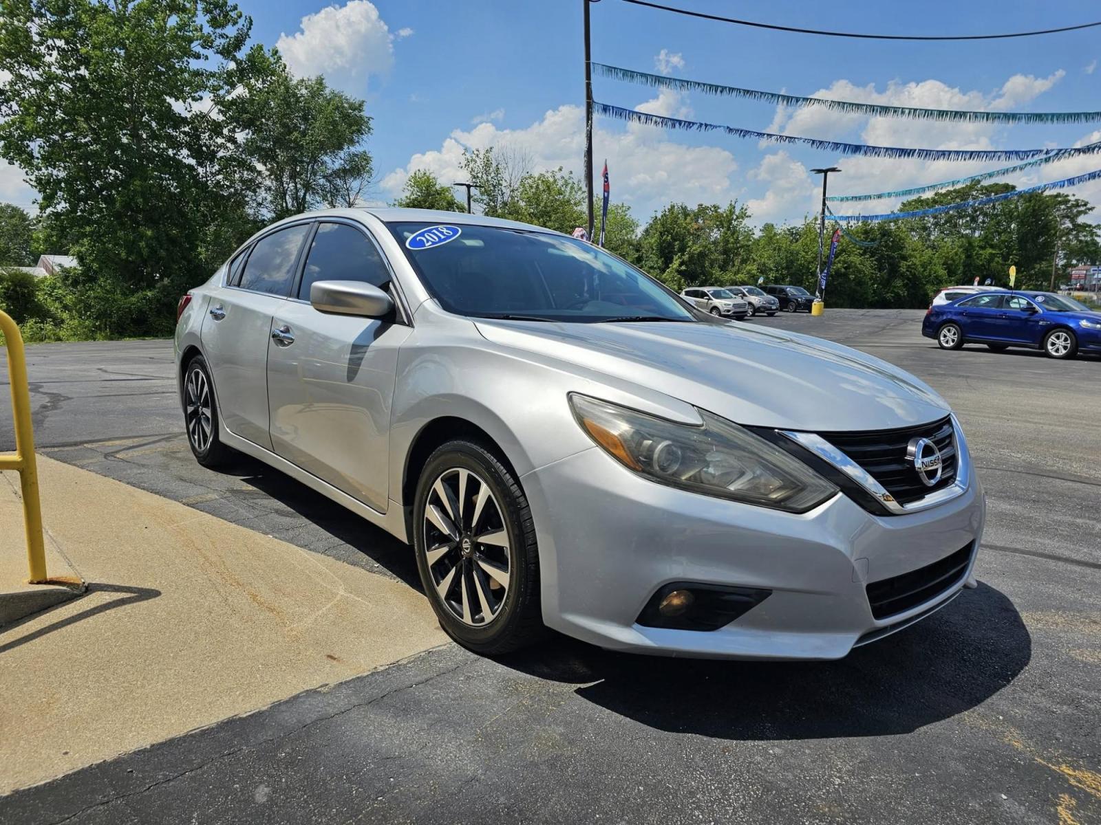 2018 SILVER /BLACK Nissan Altima 2.5 (1N4AL3AP9JC) with an 2.5L L4 DOHC 16V engine, CVT transmission, located at 502 South Main Street, Columbia City, IN, 46725, (260) 244-4645, 41.151382, -85.490578 - Photo#1
