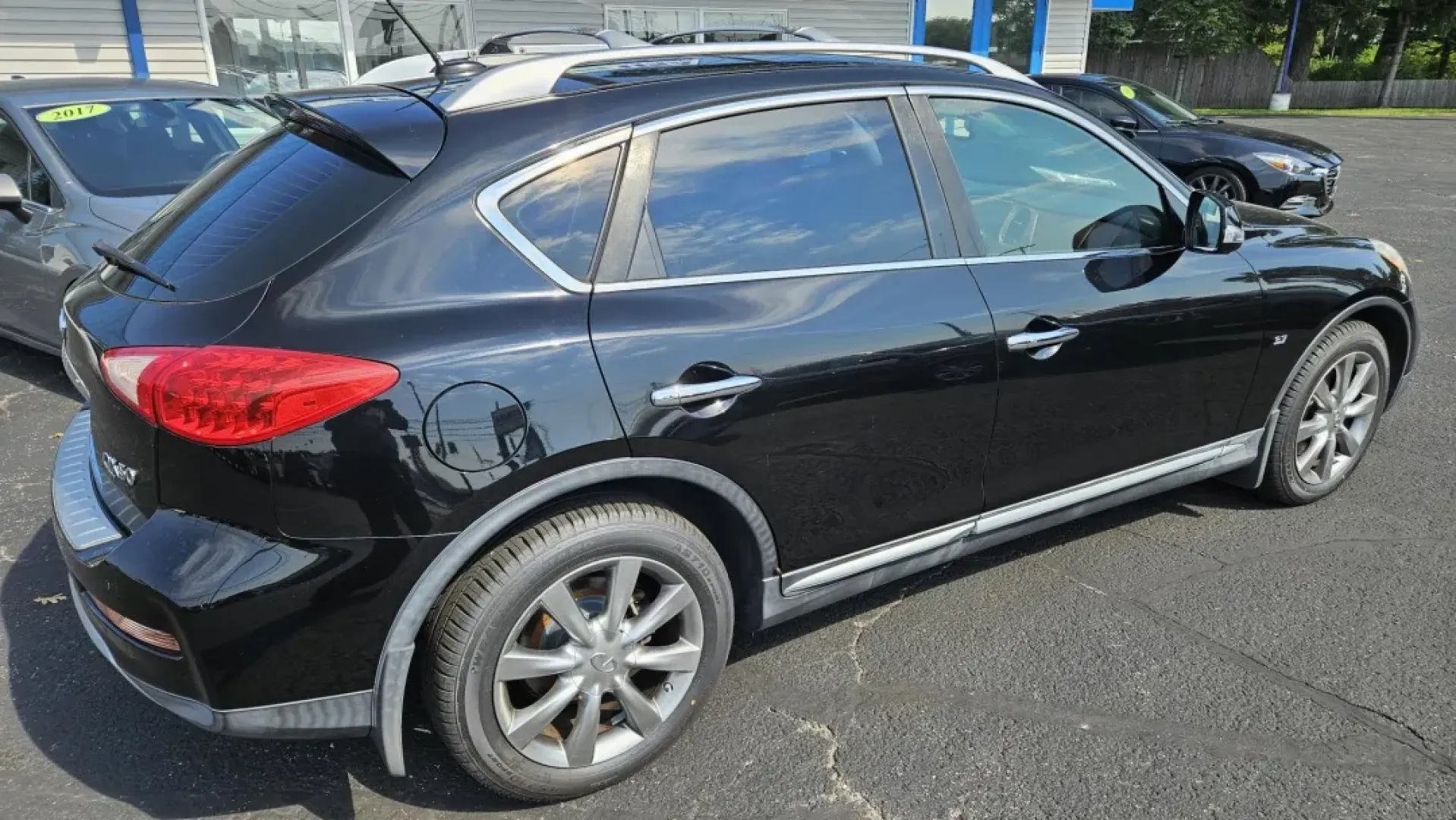 2016 Infiniti QX50 BASE; JOURNEY (JN1BJ0RP5GM) with an Other engine, located at 5744 Central Avenue, Toledo, OH, 43615, (419) 724-0130, 41.676781, -83.682137 - ### Discover Your Next Adventure with the 2016 Infiniti QX50 Perfect for Growing Families!<br /> <br /> Are you looking for an SUV that combines style, comfort, and practicality? The 2016 Infiniti QX50 is the ideal vehicle for those who crave a blend of luxury and functionality, making it perfect f - Photo#3