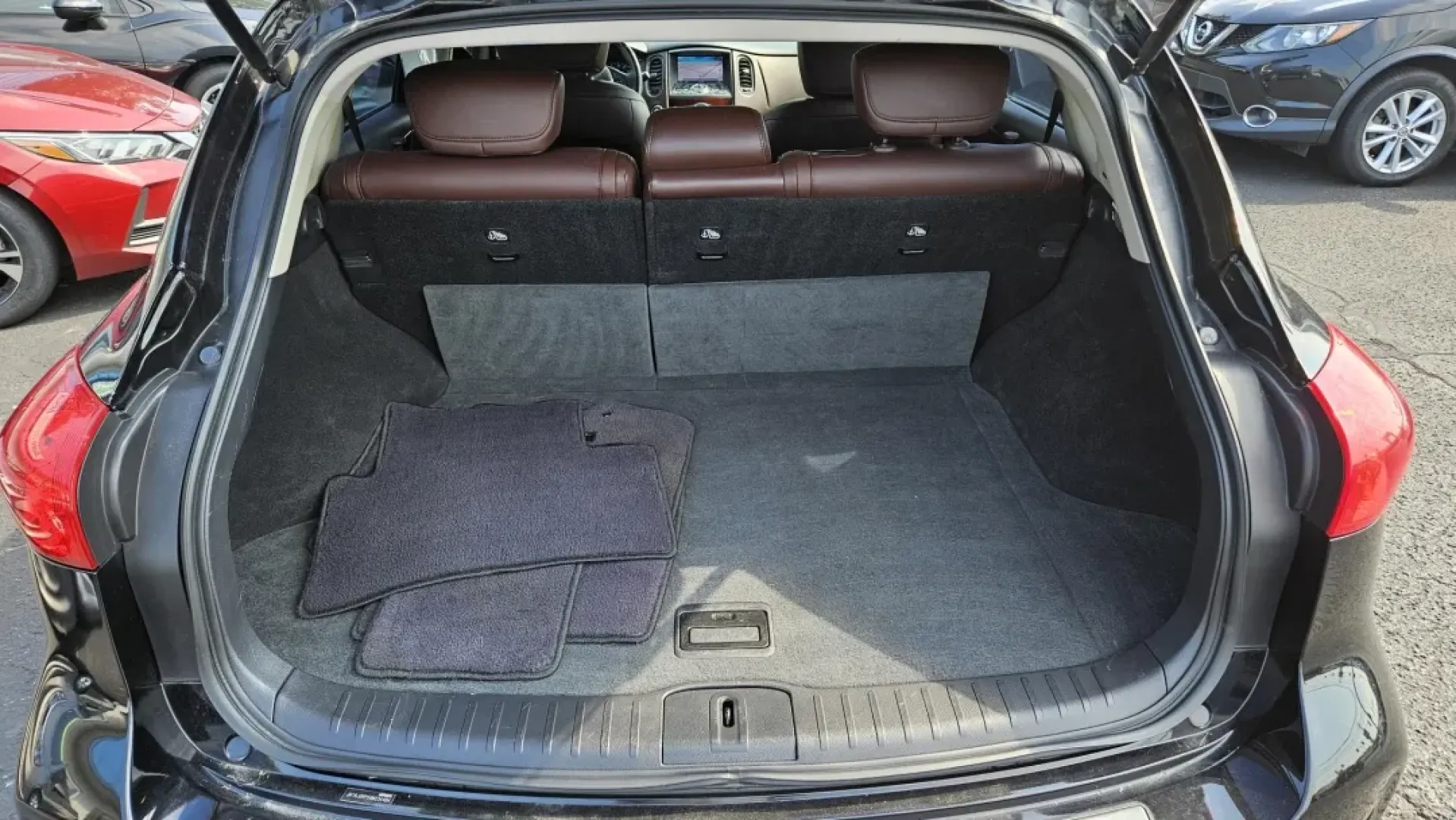 2016 Infiniti QX50 BASE; JOURNEY (JN1BJ0RP5GM) with an Other engine, located at 5744 Central Avenue, Toledo, OH, 43615, (419) 724-0130, 41.676781, -83.682137 - ### Discover Your Next Adventure with the 2016 Infiniti QX50 Perfect for Growing Families!<br /> <br /> Are you looking for an SUV that combines style, comfort, and practicality? The 2016 Infiniti QX50 is the ideal vehicle for those who crave a blend of luxury and functionality, making it perfect f - Photo#4