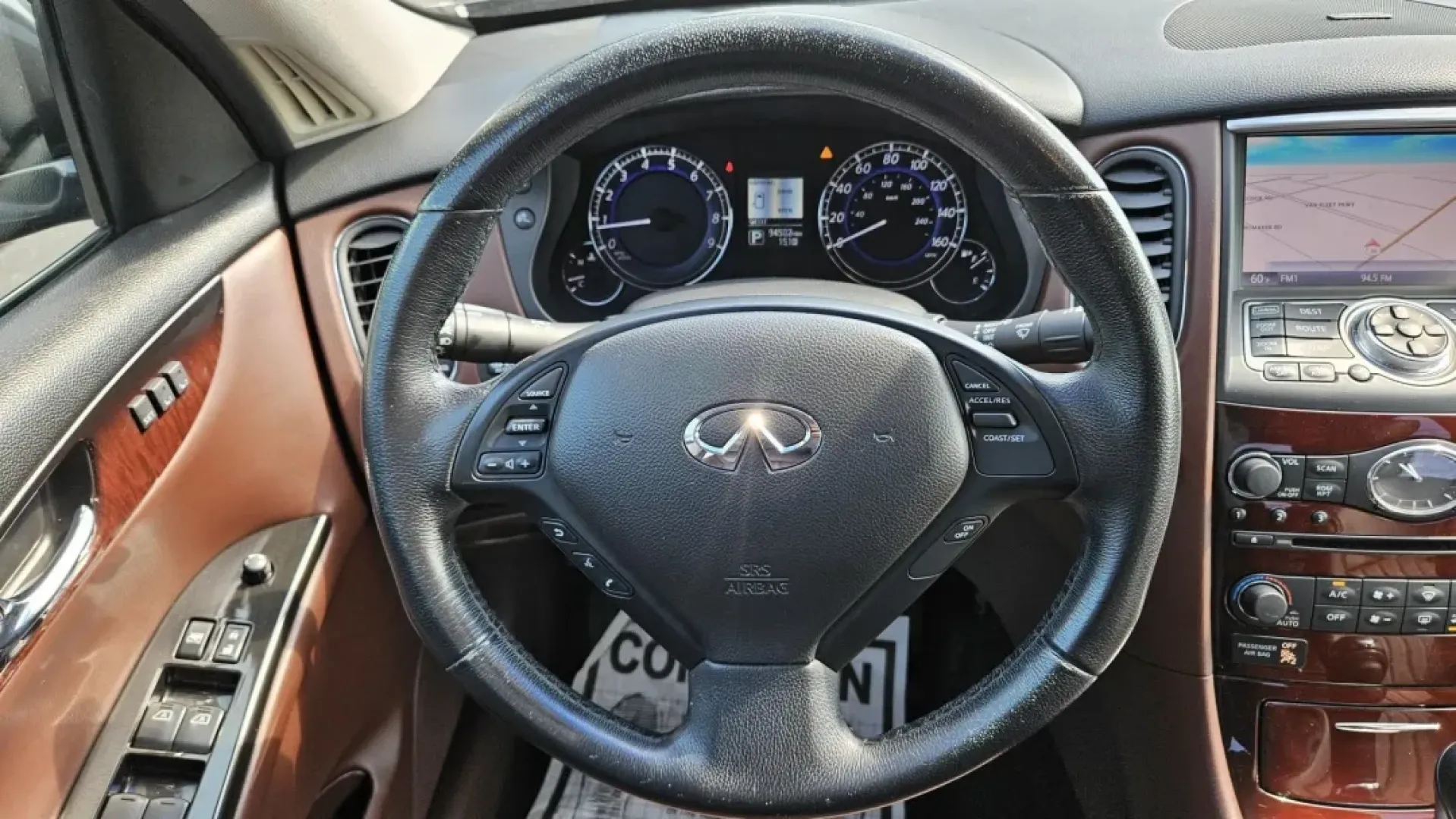 2016 Infiniti QX50 BASE; JOURNEY (JN1BJ0RP5GM) with an Other engine, located at 5744 Central Avenue, Toledo, OH, 43615, (419) 724-0130, 41.676781, -83.682137 - ### Discover Your Next Adventure with the 2016 Infiniti QX50 Perfect for Growing Families!<br /> <br /> Are you looking for an SUV that combines style, comfort, and practicality? The 2016 Infiniti QX50 is the ideal vehicle for those who crave a blend of luxury and functionality, making it perfect f - Photo#8