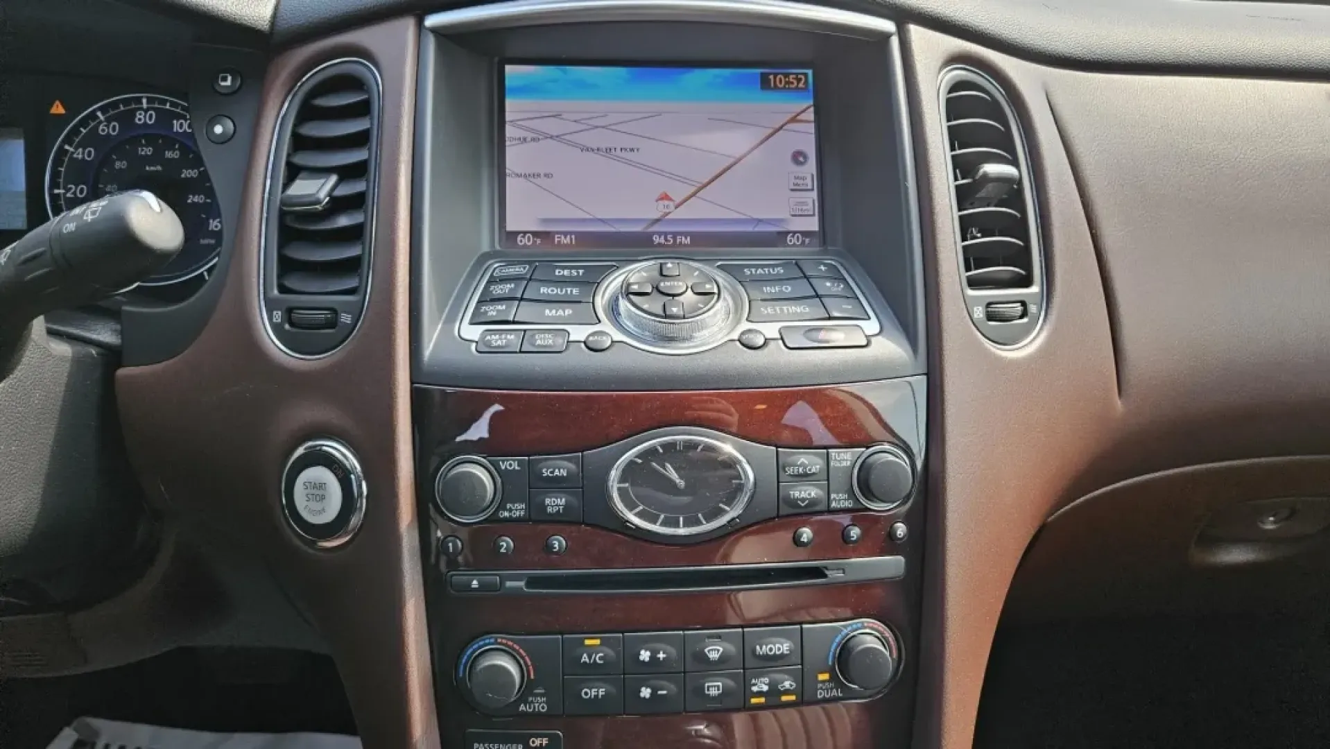 2016 Infiniti QX50 BASE; JOURNEY (JN1BJ0RP5GM) with an Other engine, located at 5744 Central Avenue, Toledo, OH, 43615, (419) 724-0130, 41.676781, -83.682137 - ### Discover Your Next Adventure with the 2016 Infiniti QX50 Perfect for Growing Families!<br /> <br /> Are you looking for an SUV that combines style, comfort, and practicality? The 2016 Infiniti QX50 is the ideal vehicle for those who crave a blend of luxury and functionality, making it perfect f - Photo#9