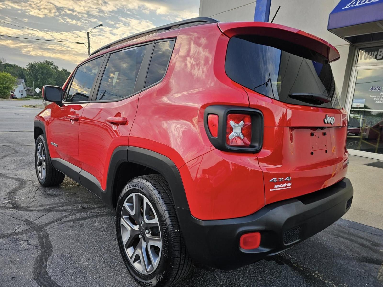 2017 RED /BLACK Jeep Renegade Latitude 4WD (ZACCJBBBXHP) with an 2.4L L4 DOHC 16V engine, 6M transmission, located at 502 South Main Street, Columbia City, IN, 46725, (260) 244-4645, 41.151382, -85.490578 - Photo#3