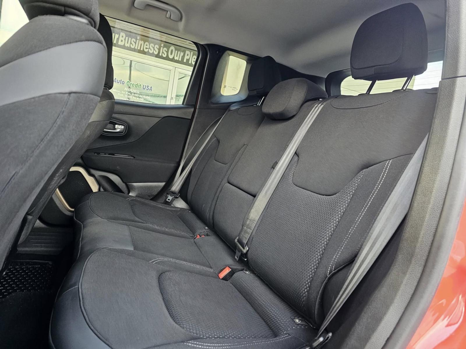 2017 RED /BLACK Jeep Renegade Latitude 4WD (ZACCJBBBXHP) with an 2.4L L4 DOHC 16V engine, 6M transmission, located at 502 South Main Street, Columbia City, IN, 46725, (260) 244-4645, 41.151382, -85.490578 - Photo#4