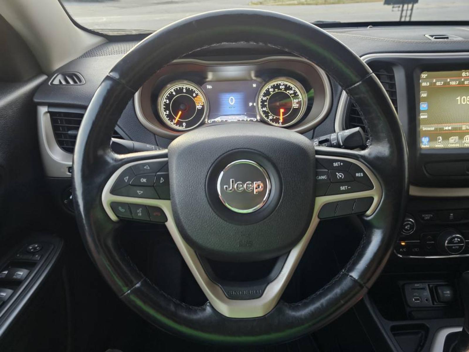 2017 SILVER /BLACK Jeep Cherokee Limited FWD (1C4PJLDB5HW) with an 2.4L L4 DOHC 16V engine, 9A transmission, located at 502 South Main Street, Columbia City, IN, 46725, (260) 244-4645, 41.151382, -85.490578 - Photo#7