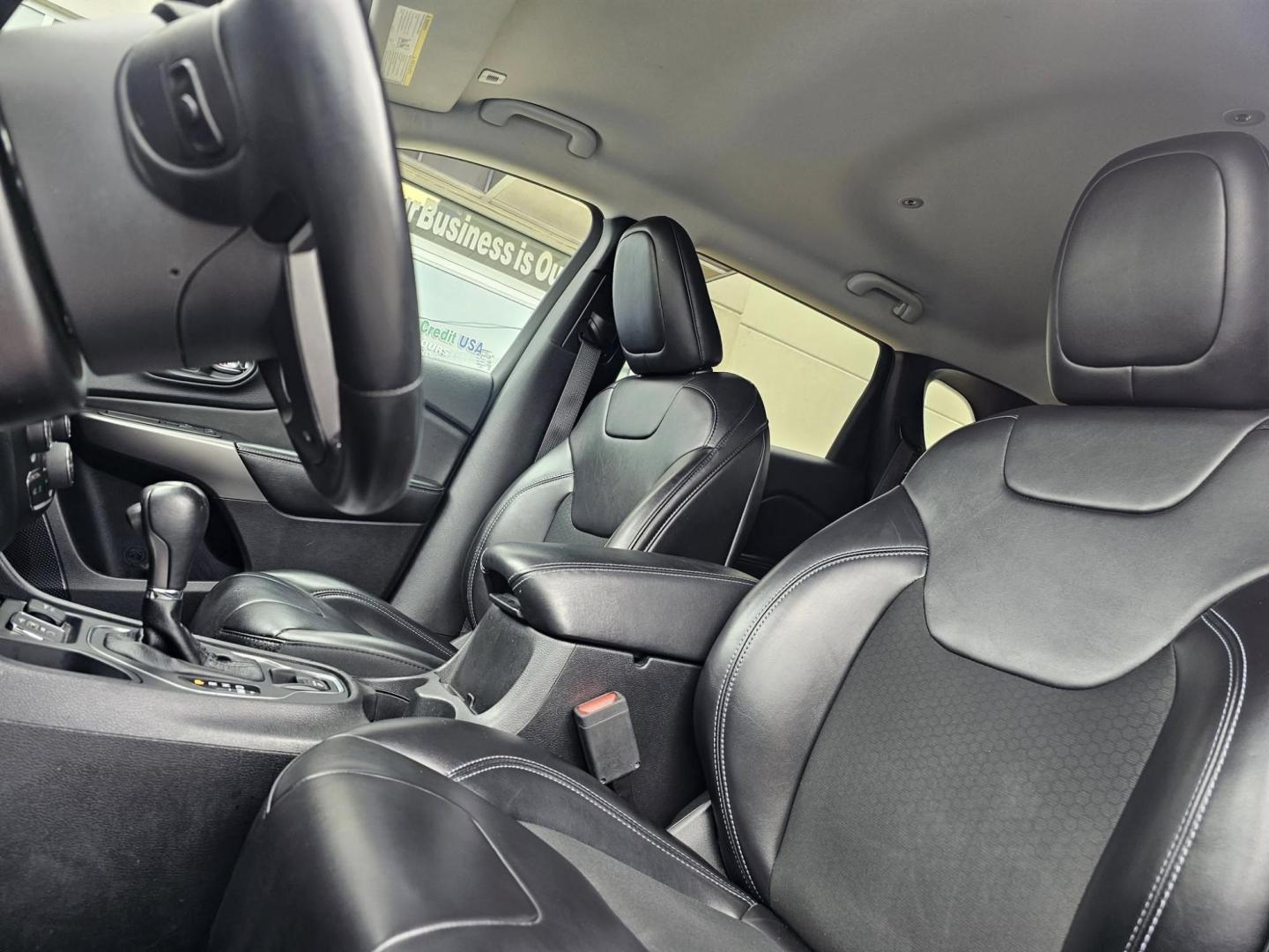 2019 RED Jeep Cherokee (1C4PJLLB5KD) with an Other engine, located at 502 South Main Street, Columbia City, IN, 46725, (260) 244-4645, 41.151382, -85.490578 - Elevate your adventures and embrace the great outdoors with the versatile 2019 Jeep Cherokee Latitude, available now at Auto Credit in Columbia City, Indiana. This SUV isn't just a mode of transportation; it's a lifestyle upgrade for families, outdoor enthusiasts, and anyone seeking reliable perform - Photo#5