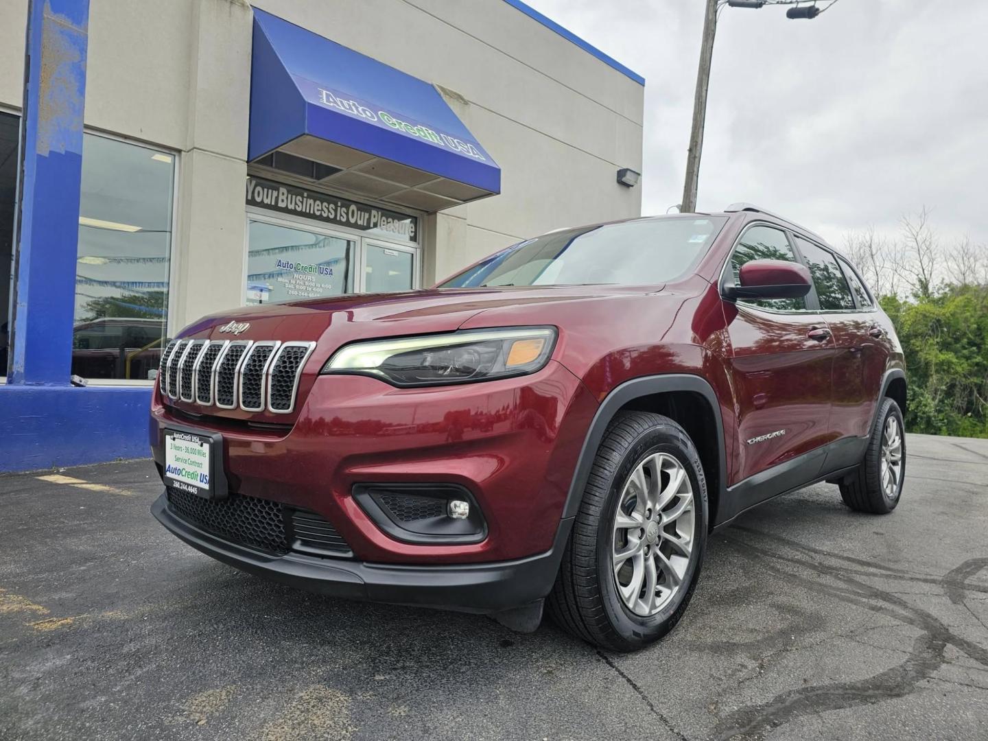 2019 RED Jeep Cherokee (1C4PJLLB5KD) with an Other engine, located at 502 South Main Street, Columbia City, IN, 46725, (260) 244-4645, 41.151382, -85.490578 - Elevate your adventures and embrace the great outdoors with the versatile 2019 Jeep Cherokee Latitude, available now at Auto Credit in Columbia City, Indiana. This SUV isn't just a mode of transportation; it's a lifestyle upgrade for families, outdoor enthusiasts, and anyone seeking reliable perform - Photo#0