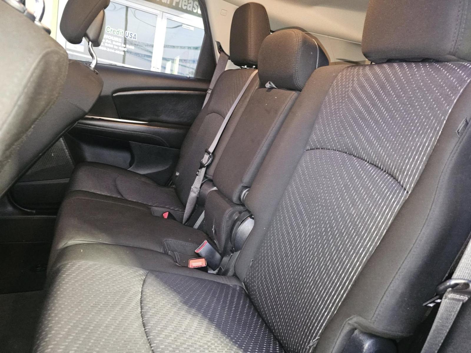 2019 GRAY Dodge Journey (3C4PDCAB4KT) with an Other engine, located at 502 South Main Street, Columbia City, IN, 46725, (260) 244-4645, 41.151382, -85.490578 - **Embark on Your Next Adventure with the 2019 Dodge Journey SE!**<br /> <br /> Are you ready to elevate your family outings or weekend getaways? The 2019 Dodge Journey SE is the perfect companion for those who crave the versatility of an SUV while enjoying the comforts of a spacious interior. Whethe - Photo#5