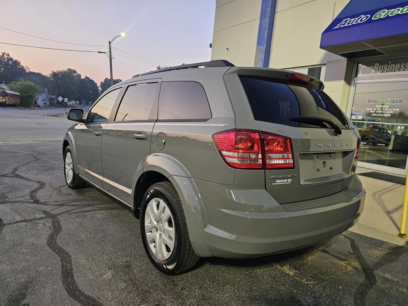 2019 GRAY Dodge Journey (3C4PDCAB4KT) with an Other engine, located at 502 South Main Street, Columbia City, IN, 46725, (260) 244-4645, 41.151382, -85.490578 - **Embark on Your Next Adventure with the 2019 Dodge Journey SE!**<br /> <br /> Are you ready to elevate your family outings or weekend getaways? The 2019 Dodge Journey SE is the perfect companion for those who crave the versatility of an SUV while enjoying the comforts of a spacious interior. Whethe - Photo#3
