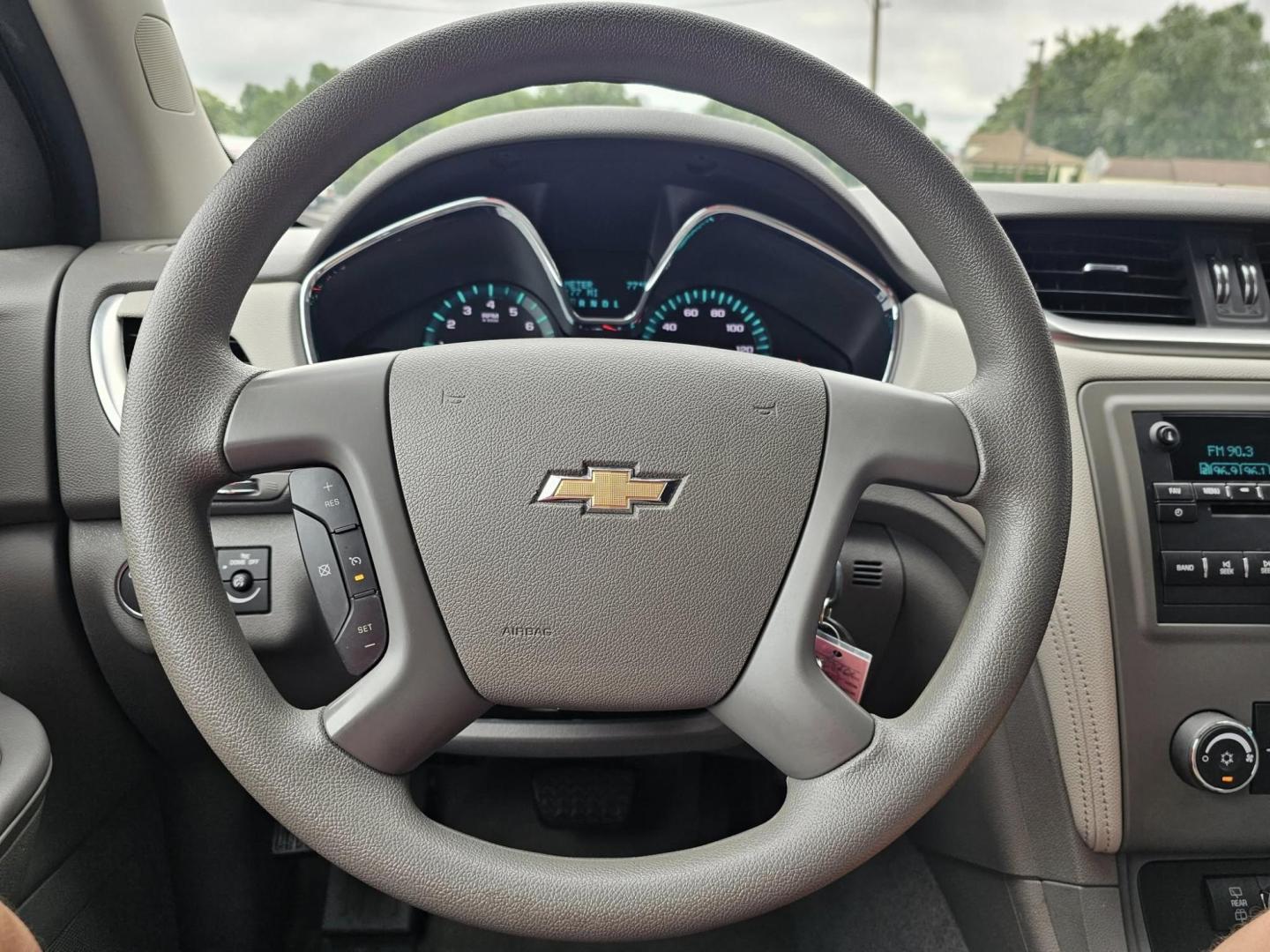 2015 SILVER /GREY Chevrolet Traverse LS AWD w/PDC (1GNKVFED4FJ) with an 3.6L V6 DOHC 24V engine, 6-Speed Automatic transmission, located at 502 South Main Street, Columbia City, IN, 46725, (260) 244-4645, 41.151382, -85.490578 - Photo#7