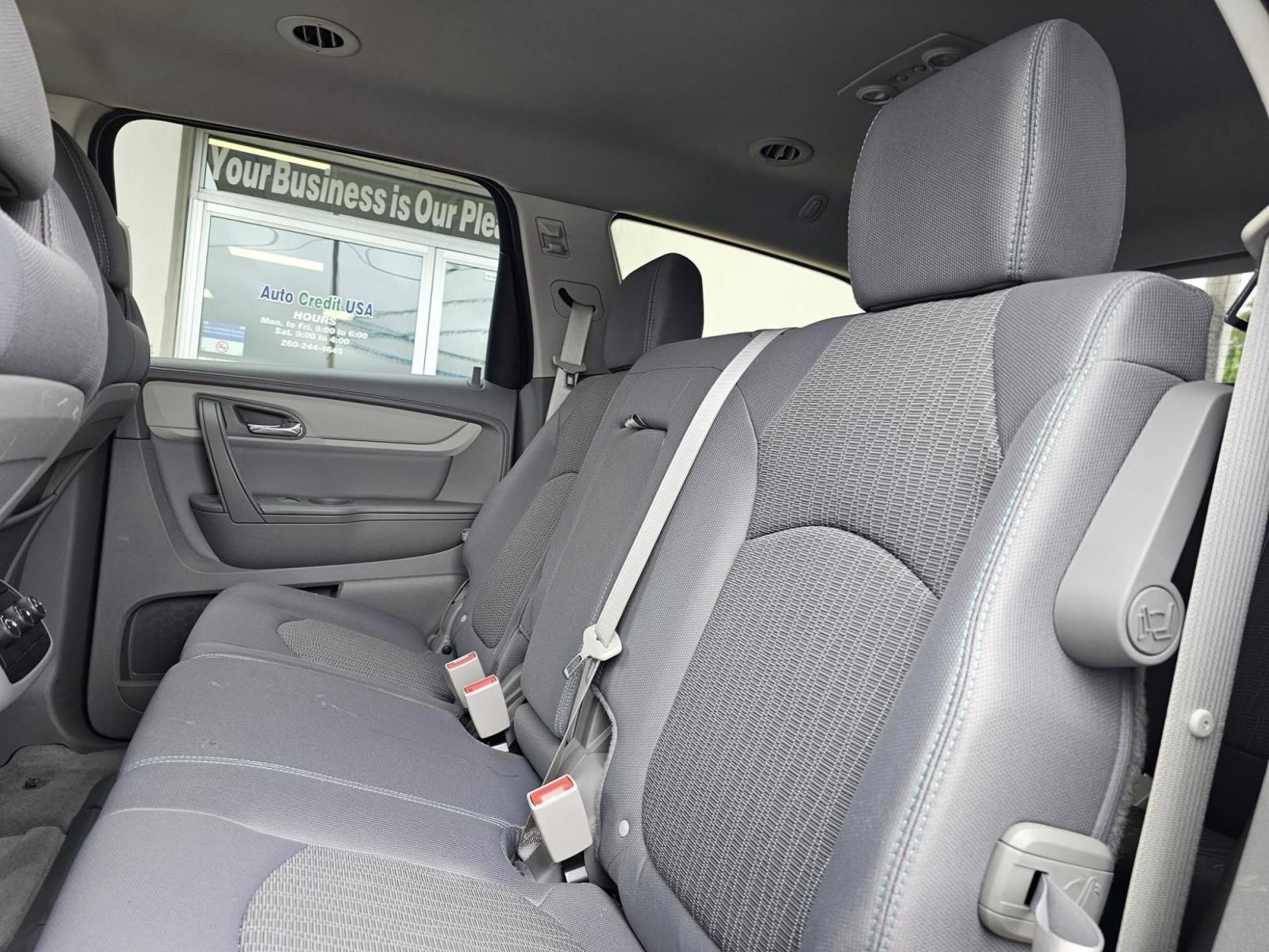2015 SILVER /GREY Chevrolet Traverse LS AWD w/PDC (1GNKVFED4FJ) with an 3.6L V6 DOHC 24V engine, 6-Speed Automatic transmission, located at 100 West Coliseum Boulevard, Fort Wayne, IN, 46805, (260) 471-0567, 41.119961, -85.140312 - Photo#5