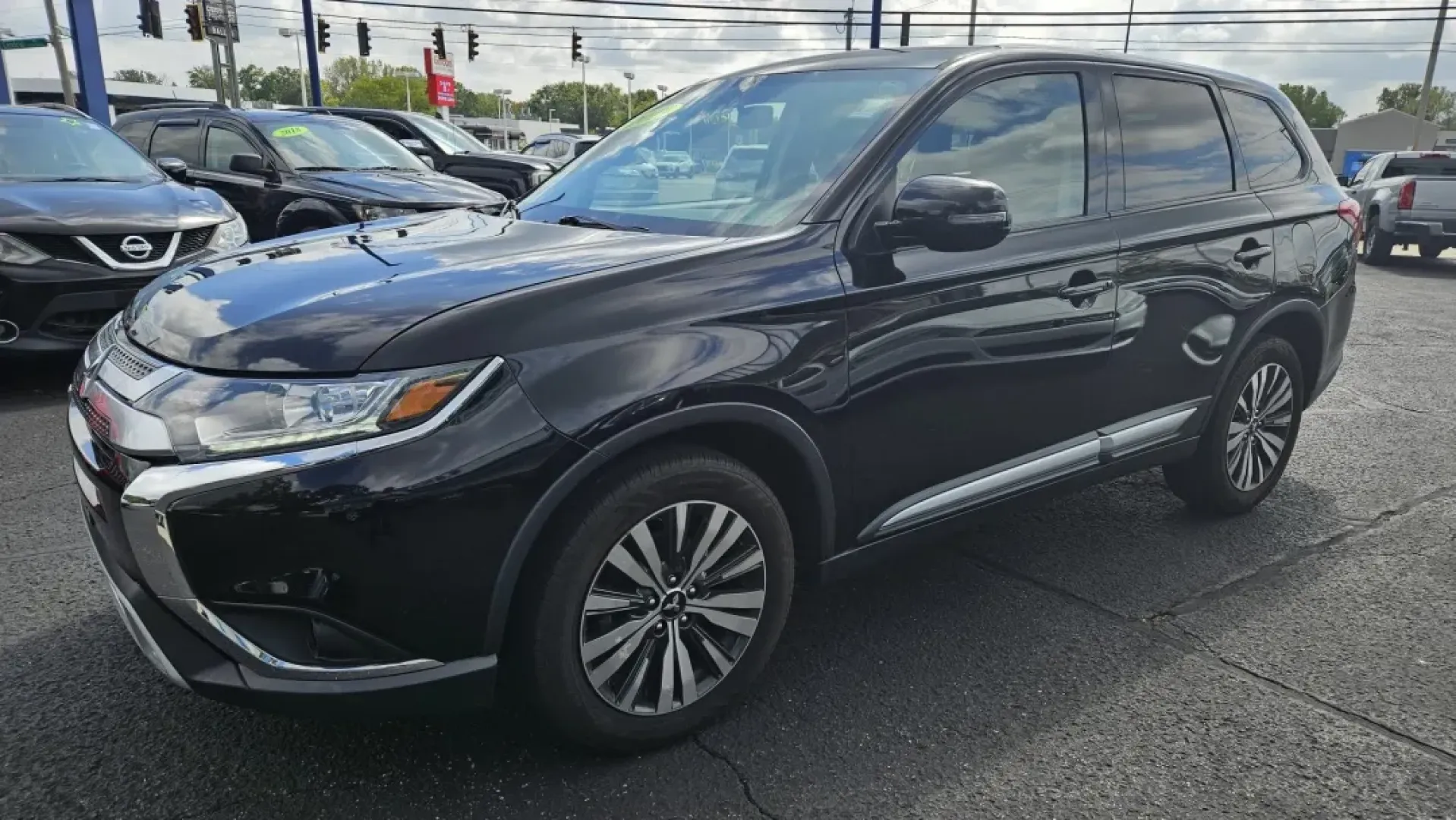 2019 Mitsubishi Outlander (JA4AZ3A31KZ) with an Other engine, located at 5744 Central Avenue, Toledo, OH, 43615, (419) 724-0130, 41.676781, -83.682137 - **Discover Your Next Adventure with the 2019 Mitsubishi Outlander at Auto Credit in Toledo, OH!**<br /> <br /> Are you ready to elevate your family outings, weekend adventures, or daily commutes? The 2019 Mitsubishi Outlander is the perfect SUV for those seeking versatility without compromising on s - Photo#1