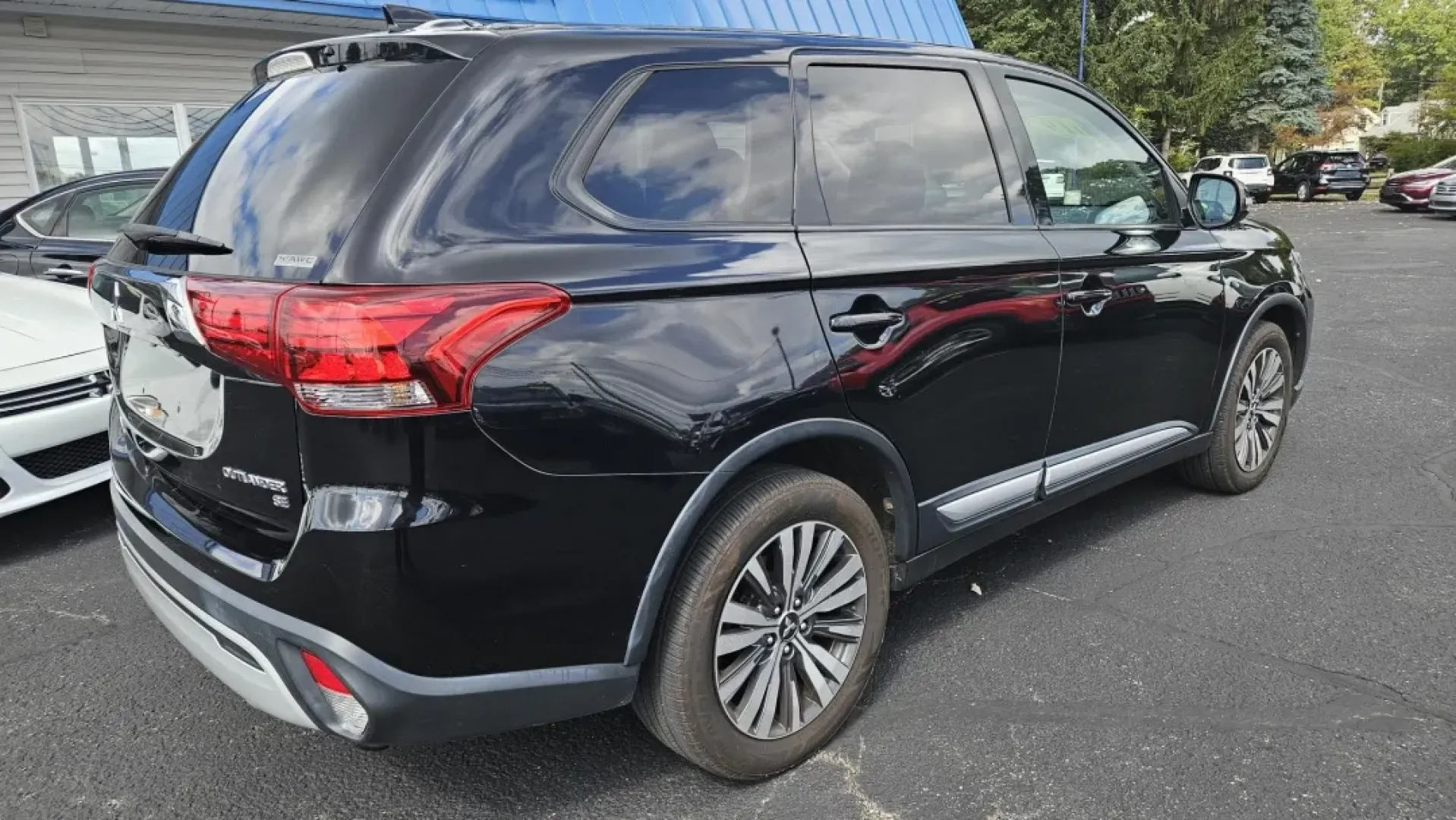 2019 Mitsubishi Outlander (JA4AZ3A31KZ) with an Other engine, located at 5744 Central Avenue, Toledo, OH, 43615, (419) 724-0130, 41.676781, -83.682137 - **Discover Your Next Adventure with the 2019 Mitsubishi Outlander at Auto Credit in Toledo, OH!**<br /> <br /> Are you ready to elevate your family outings, weekend adventures, or daily commutes? The 2019 Mitsubishi Outlander is the perfect SUV for those seeking versatility without compromising on s - Photo#3