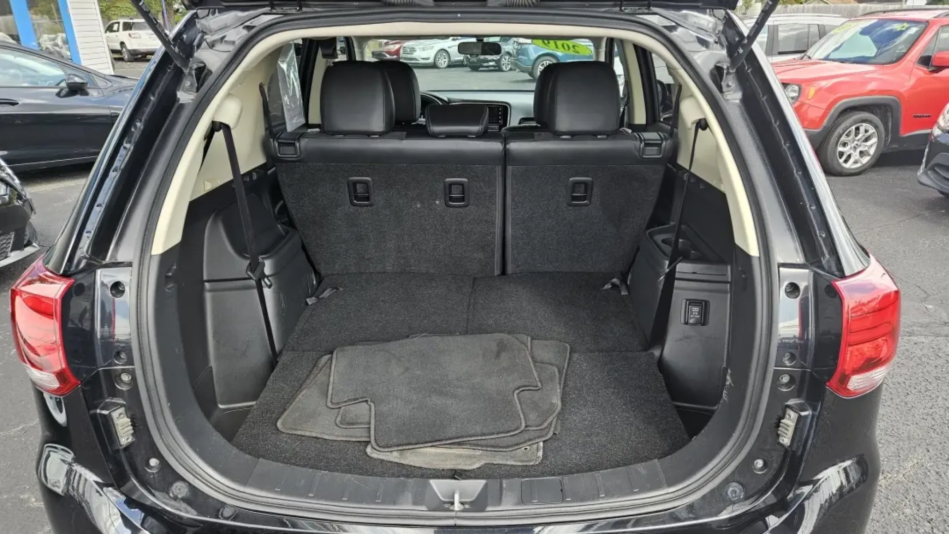 2019 Mitsubishi Outlander (JA4AZ3A31KZ) with an Other engine, located at 5744 Central Avenue, Toledo, OH, 43615, (419) 724-0130, 41.676781, -83.682137 - **Discover Your Next Adventure with the 2019 Mitsubishi Outlander at Auto Credit in Toledo, OH!**<br /> <br /> Are you ready to elevate your family outings, weekend adventures, or daily commutes? The 2019 Mitsubishi Outlander is the perfect SUV for those seeking versatility without compromising on s - Photo#4