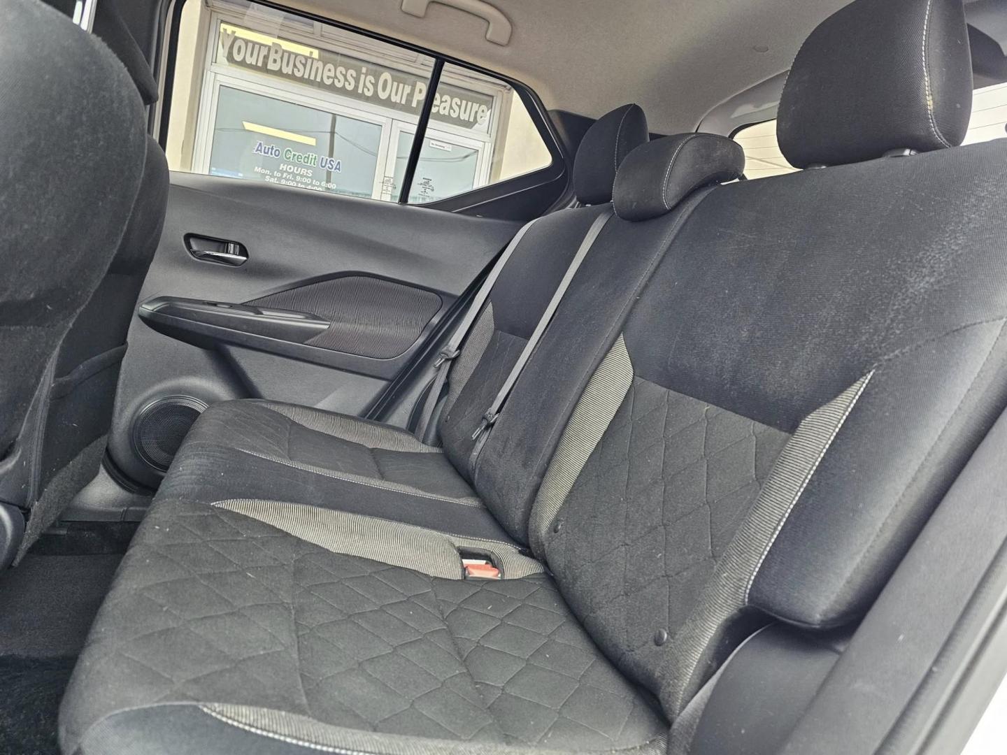 2019 WHITE /BLACK Nissan Kicks S (3N1CP5CU0KL) with an 1.6L L4 engine, CVT transmission, located at 502 South Main Street, Columbia City, IN, 46725, (260) 244-4645, 41.151382, -85.490578 - Photo#4