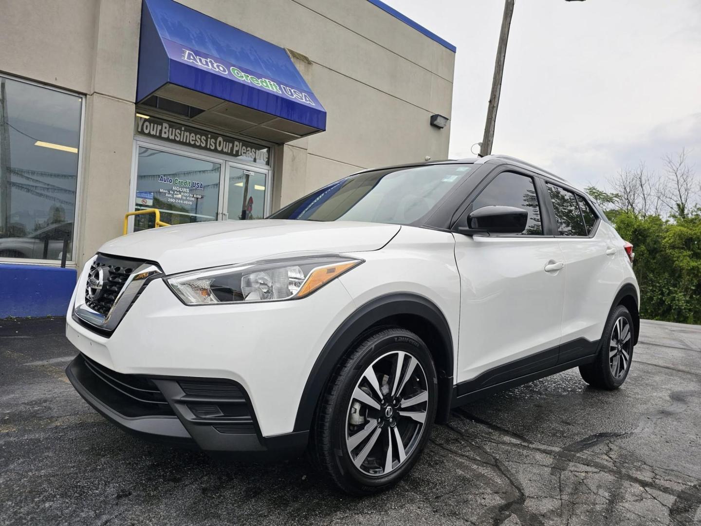 2019 WHITE /BLACK Nissan Kicks S (3N1CP5CU0KL) with an 1.6L L4 engine, CVT transmission, located at 502 South Main Street, Columbia City, IN, 46725, (260) 244-4645, 41.151382, -85.490578 - Photo#0