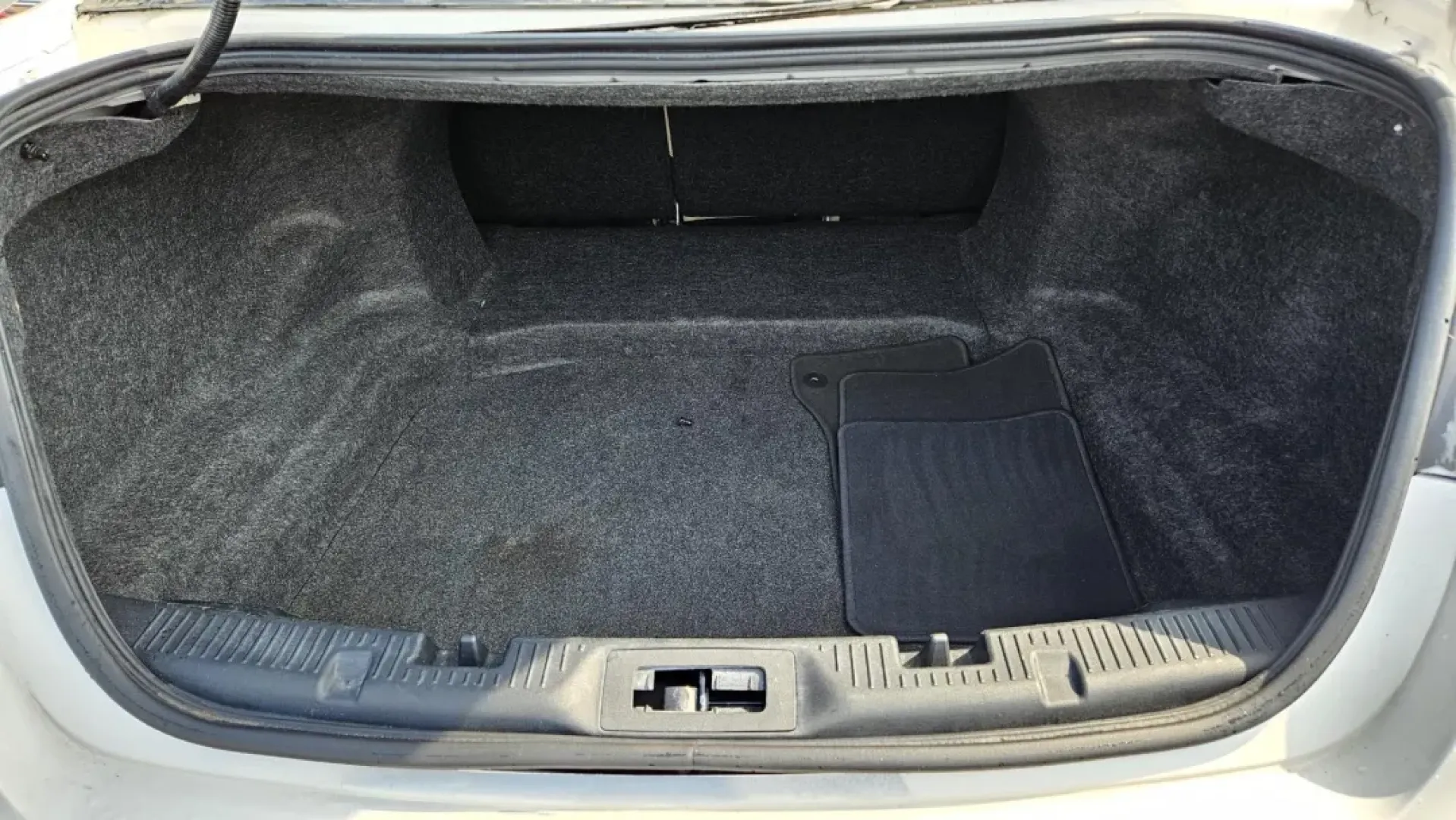 2016 Ford TAURUS LIMITED (1FAHP2F89GG) with an Other engine, located at 5744 Central Avenue, Toledo, OH, 43615, (419) 724-0130, 41.676781, -83.682137 - Are you searching for a dependable sedan that seamlessly fits into your busy lifestyle? Look no further! At Auto Credit, located at 5744 Central Avenue in Toledo, OH, we proudly present the 2016 Ford Taurus Limited-a perfect blend of comfort, style, and reliability. This sedan is an excellent choice - Photo#4