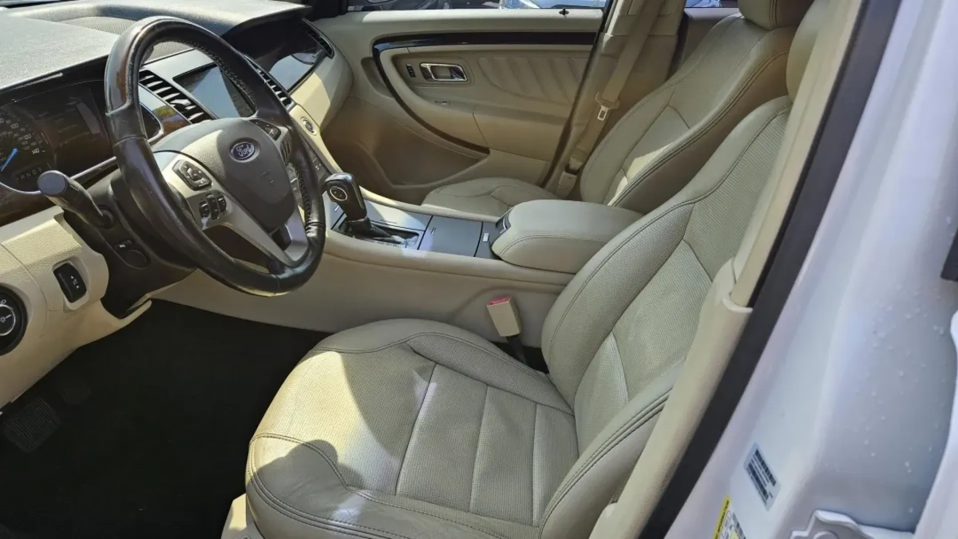 2016 Ford TAURUS LIMITED (1FAHP2F89GG) with an Other engine, located at 5744 Central Avenue, Toledo, OH, 43615, (419) 724-0130, 41.676781, -83.682137 - Are you searching for a dependable sedan that seamlessly fits into your busy lifestyle? Look no further! At Auto Credit, located at 5744 Central Avenue in Toledo, OH, we proudly present the 2016 Ford Taurus Limited-a perfect blend of comfort, style, and reliability. This sedan is an excellent choice - Photo#8