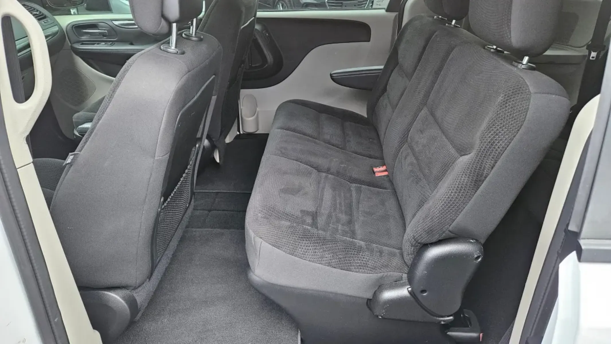 2019 Dodge Grand Caravan (2C4RDGBG3KR) with an Other engine, located at 5744 Central Avenue, Toledo, OH, 43615, (419) 724-0130, 41.676781, -83.682137 - **Elevate Your Family Adventures with the 2019 Dodge Grand Caravan Perfect for Growing Families!**<br /> <br /> Searching for a reliable vehicle that seamlessly fits into your bustling family lifestyle? Look no further than the 2019 Dodge Grand Caravan, available now at Auto Credit in Toledo, Ohio. - Photo#6