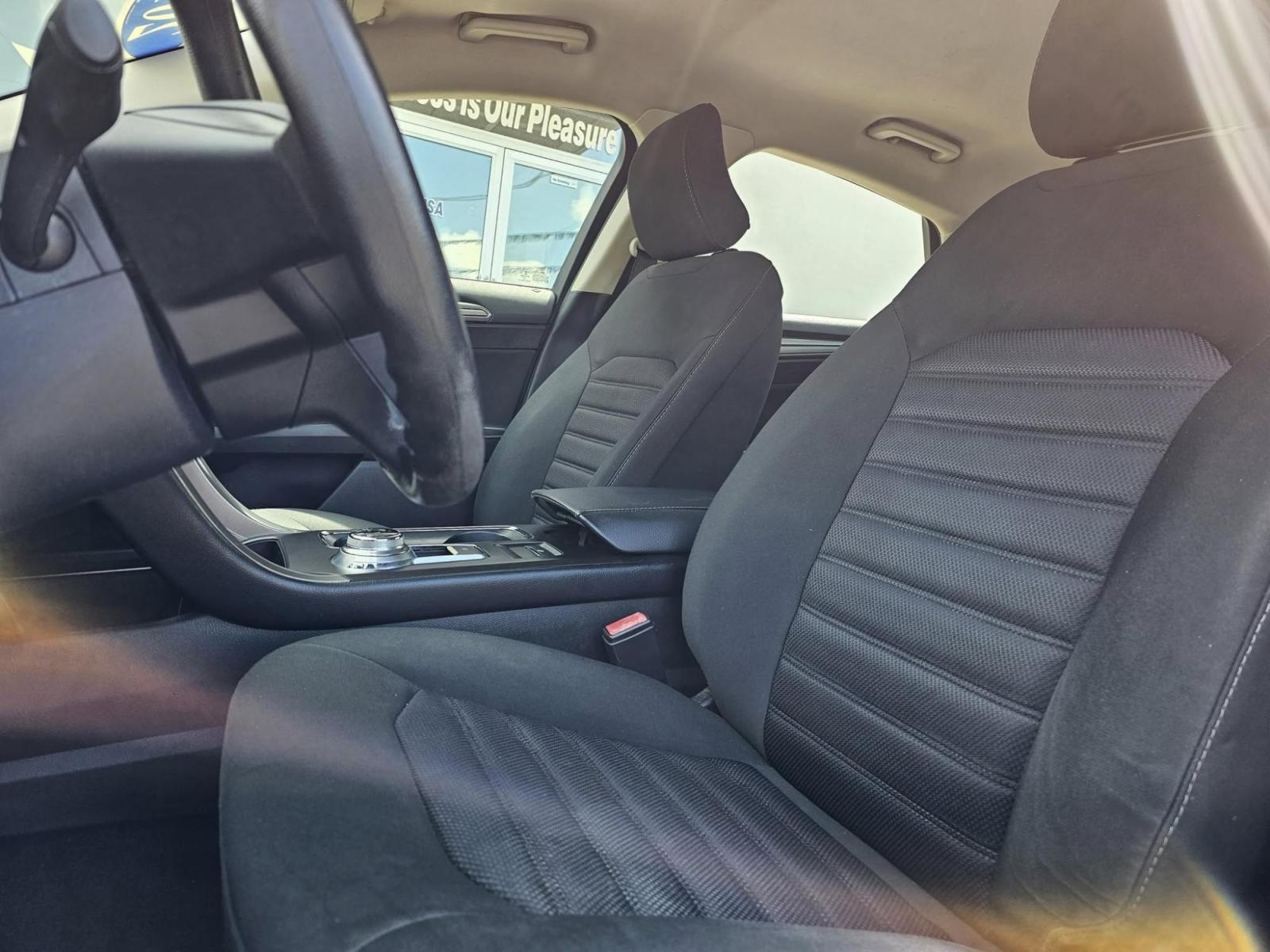 2018 Ford FUSION SE (3FA6P0H7XJR) with an Other engine, located at 502 South Main Street, Columbia City, IN, 46725, (260) 244-4645, 41.151382, -85.490578 - **Discover Your Perfect Sedan for Daily Adventures: 2018 Ford Fusion SE in Columbia City, IN**<br /> <br /> Are you in search of a stylish and reliable vehicle that fits seamlessly into your daily life? Look no further than this 2018 Ford Fusion SE, ideal for anyone from busy commuters to growing fa - Photo#5