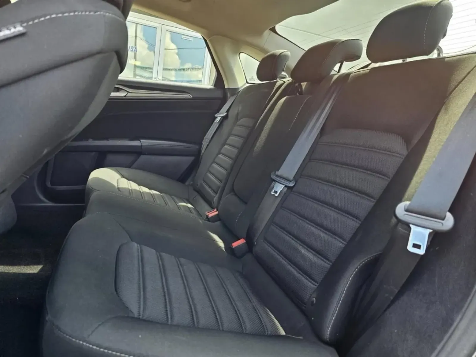 2018 SILVER Ford FUSION SE (3FA6P0H7XJR) with an Other engine, located at 502 South Main Street, Columbia City, IN, 46725, (260) 244-4645, 41.151382, -85.490578 - **Discover Your Perfect Sedan for Daily Adventures: 2018 Ford Fusion SE in Columbia City, IN**<br /> <br /> Are you in search of a stylish and reliable vehicle that fits seamlessly into your daily life? Look no further than this 2018 Ford Fusion SE, ideal for anyone from busy commuters to growing fa - Photo#3