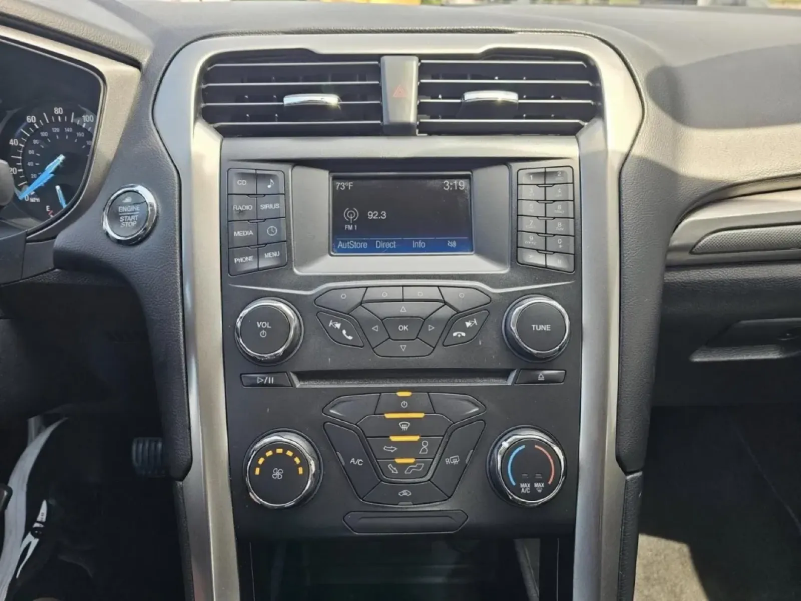 2018 SILVER Ford FUSION SE (3FA6P0H7XJR) with an Other engine, located at 502 South Main Street, Columbia City, IN, 46725, (260) 244-4645, 41.151382, -85.490578 - **Discover Your Perfect Sedan for Daily Adventures: 2018 Ford Fusion SE in Columbia City, IN**<br /> <br /> Are you in search of a stylish and reliable vehicle that fits seamlessly into your daily life? Look no further than this 2018 Ford Fusion SE, ideal for anyone from busy commuters to growing fa - Photo#4