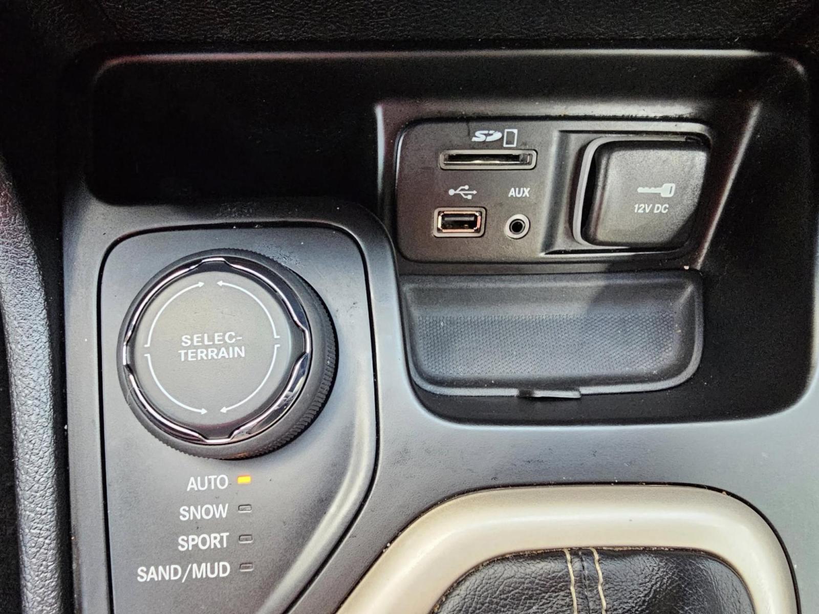 2016 BLACK Jeep Cherokee (1C4PJMAB1GW) with an Other engine, located at 502 South Main Street, Columbia City, IN, 46725, (260) 244-4645, 41.151382, -85.490578 - **Unleash Your Adventurous Spirit with the 2016 Jeep Cherokee Perfect for Every Journey!**<br /> <br /> Are you ready to elevate your lifestyle with a vehicle that embraces both adventure and daily practicality? Look no further than this stunning 2016 Jeep Cherokee, available now at Auto Credit in - Photo#8