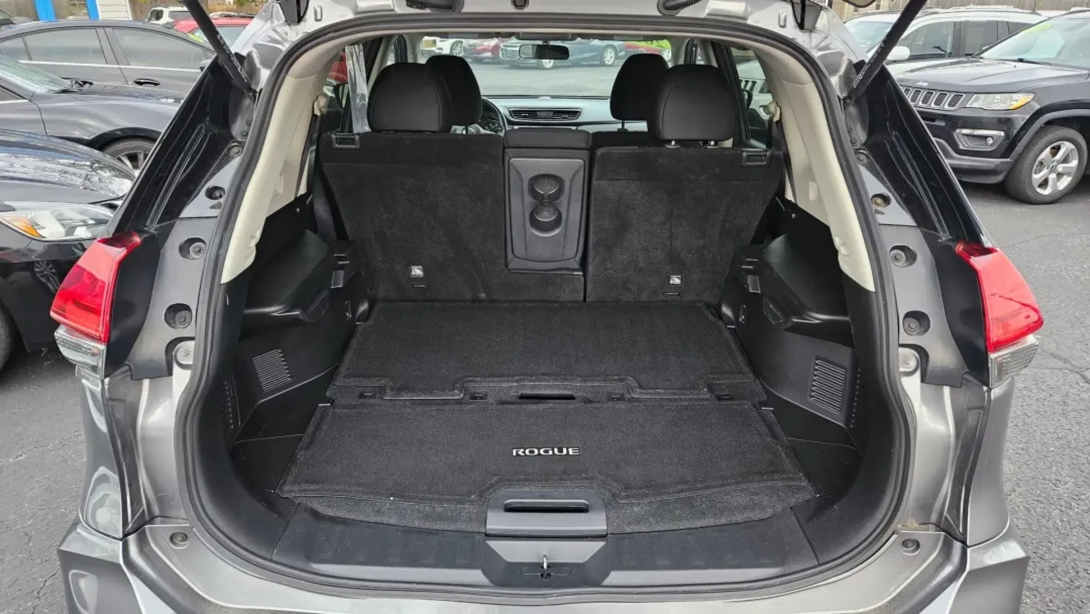 2017 Nissan Rogue (KNMAT2MVXHP) with an Other engine, located at 5744 Central Avenue, Toledo, OH, 43615, (419) 724-0130, 41.676781, -83.682137 - **Discover Your Next Adventure in the 2017 Nissan Rogue Perfect for Family Outings or Daily Commutes!**<br /> <br /> Are you ready to elevate your driving experience? The 2017 Nissan Rogue is the perfect SUV for families, commuters, and weekend adventurers alike. With its spacious interior, advance - Photo#4