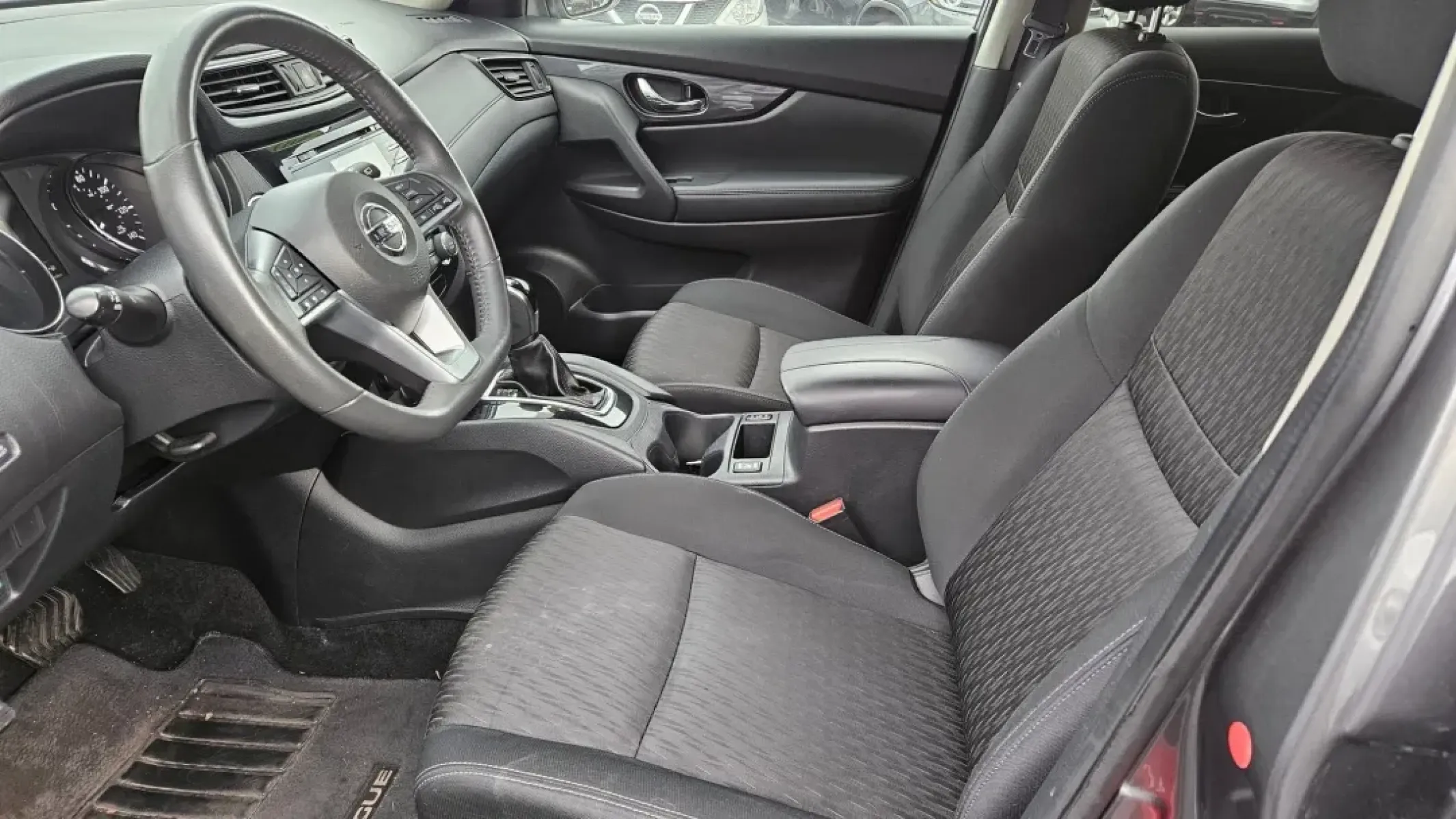 2017 Nissan Rogue (KNMAT2MVXHP) with an Other engine, located at 5744 Central Avenue, Toledo, OH, 43615, (419) 724-0130, 41.676781, -83.682137 - **Discover Your Next Adventure in the 2017 Nissan Rogue Perfect for Family Outings or Daily Commutes!**<br /> <br /> Are you ready to elevate your driving experience? The 2017 Nissan Rogue is the perfect SUV for families, commuters, and weekend adventurers alike. With its spacious interior, advance - Photo#5