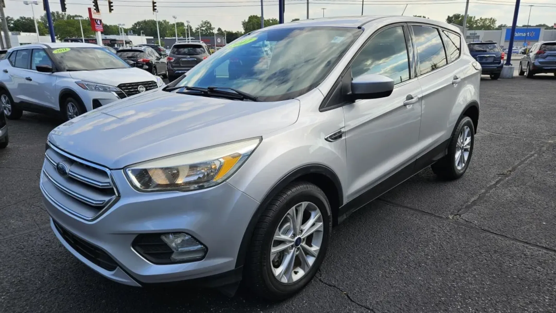 2017 Ford Escape (1FMCU0G95HU) with an Other engine, located at 5744 Central Avenue, Toledo, OH, 43615, (419) 724-0130, 41.676781, -83.682137 - **Discover Your Next Adventure with the 2017 Ford Escape at Auto Credit in Toledo, OH!**<br /> <br /> Are you in search of a versatile and reliable vehicle for your family or weekend adventures? Look no further than the stunning 2017 Ford Escape, now available at Auto Credit, your trusted Buy Here P - Photo#2