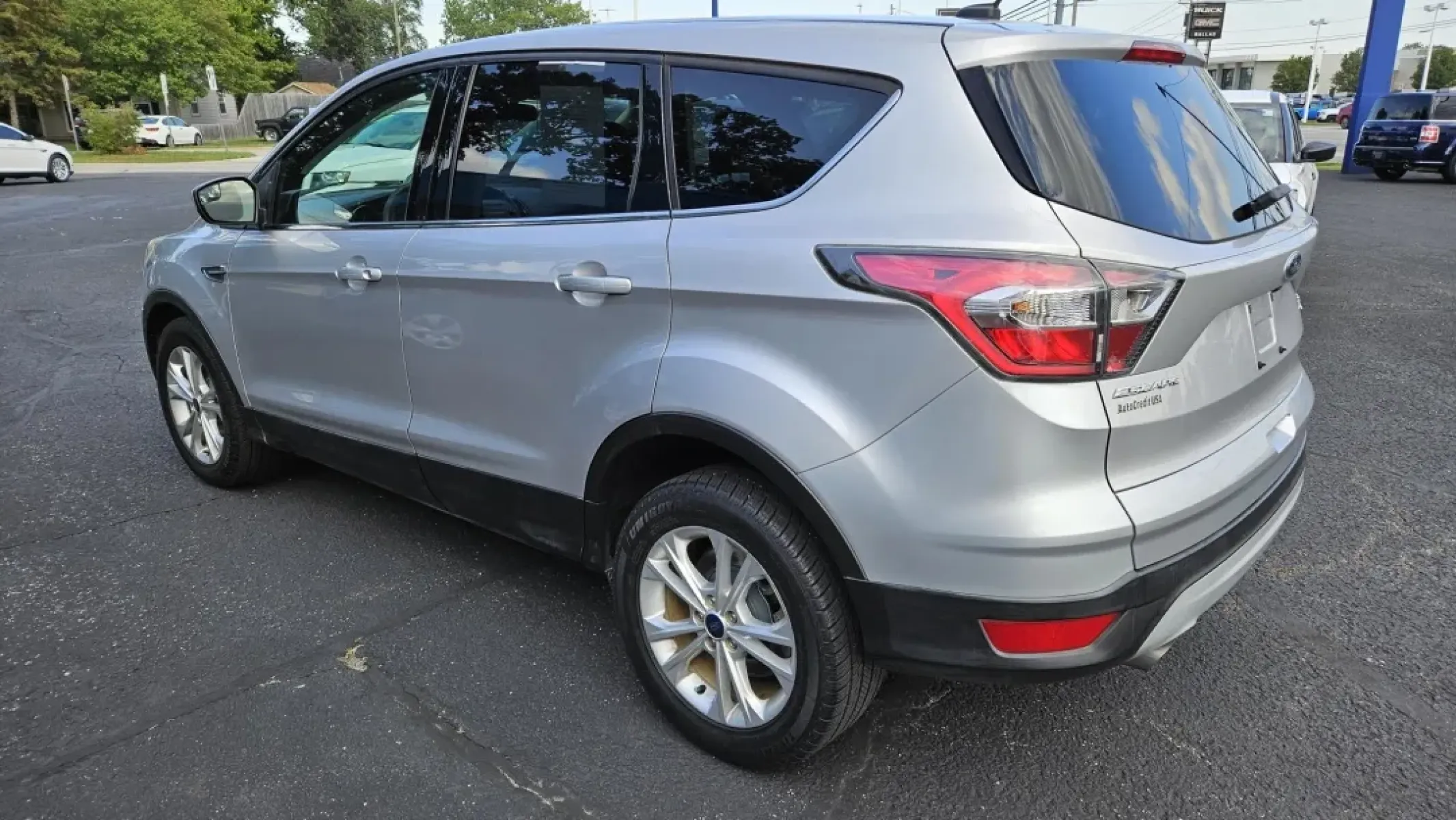 2017 Ford Escape (1FMCU0G95HU) with an Other engine, located at 5744 Central Avenue, Toledo, OH, 43615, (419) 724-0130, 41.676781, -83.682137 - **Discover Your Next Adventure with the 2017 Ford Escape at Auto Credit in Toledo, OH!**<br /> <br /> Are you in search of a versatile and reliable vehicle for your family or weekend adventures? Look no further than the stunning 2017 Ford Escape, now available at Auto Credit, your trusted Buy Here P - Photo#3