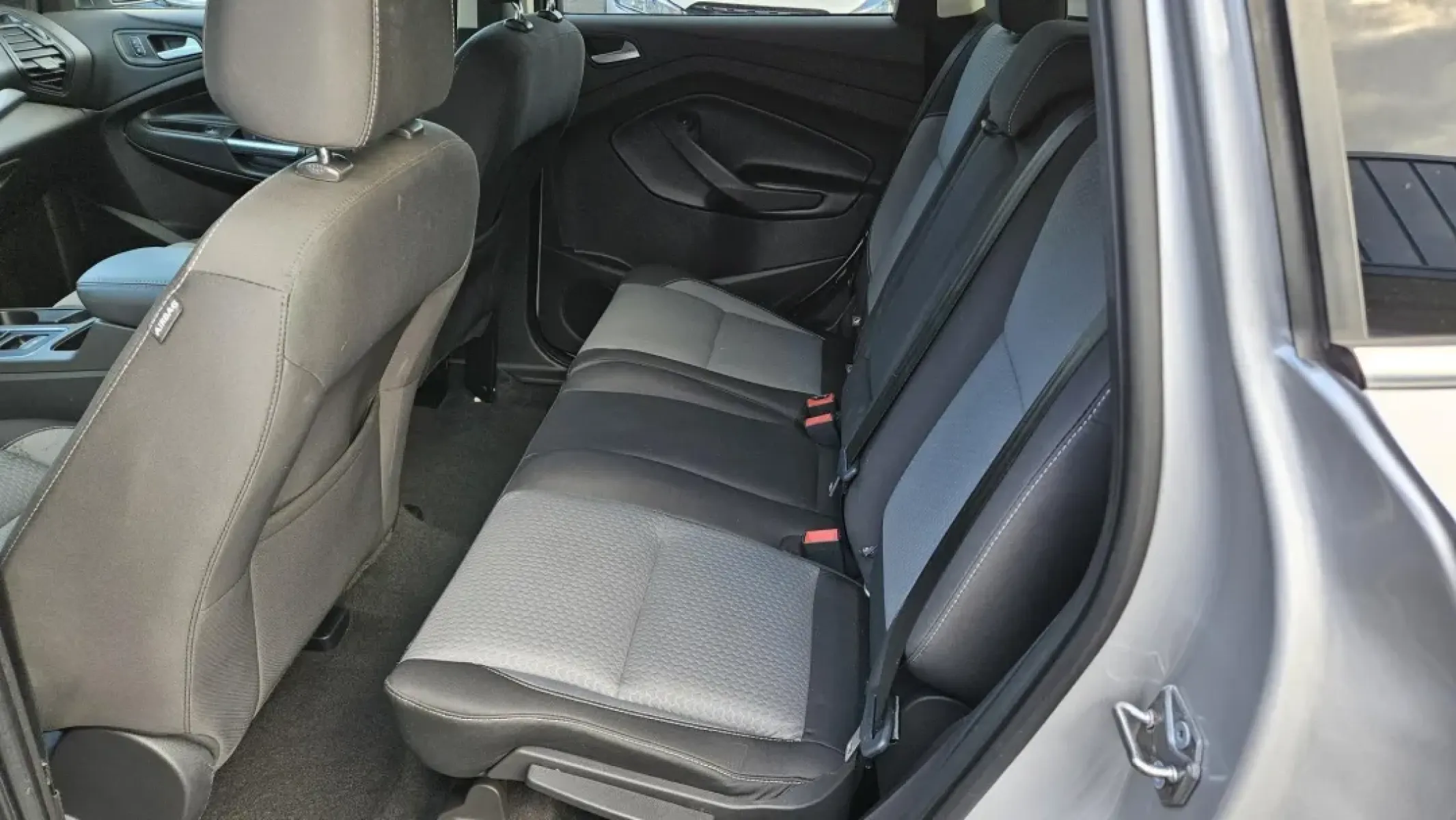 2017 Ford Escape (1FMCU0G95HU) with an Other engine, located at 5744 Central Avenue, Toledo, OH, 43615, (419) 724-0130, 41.676781, -83.682137 - **Discover Your Next Adventure with the 2017 Ford Escape at Auto Credit in Toledo, OH!**<br /> <br /> Are you in search of a versatile and reliable vehicle for your family or weekend adventures? Look no further than the stunning 2017 Ford Escape, now available at Auto Credit, your trusted Buy Here P - Photo#7