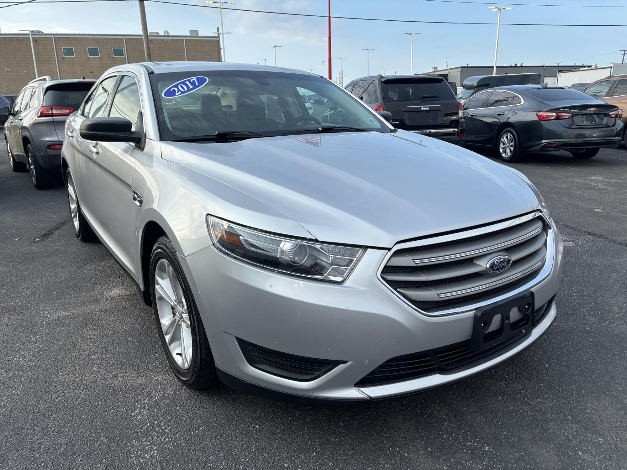 photo of 2017 Ford Taurus SE FWD