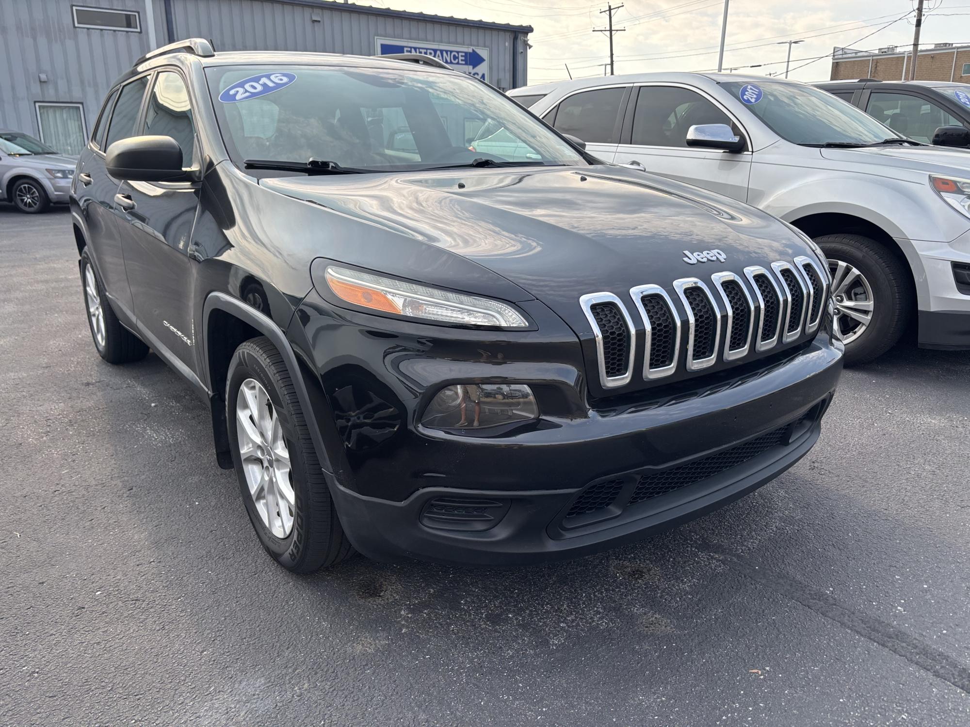 photo of 2016 Jeep Cherokee Sport FWD