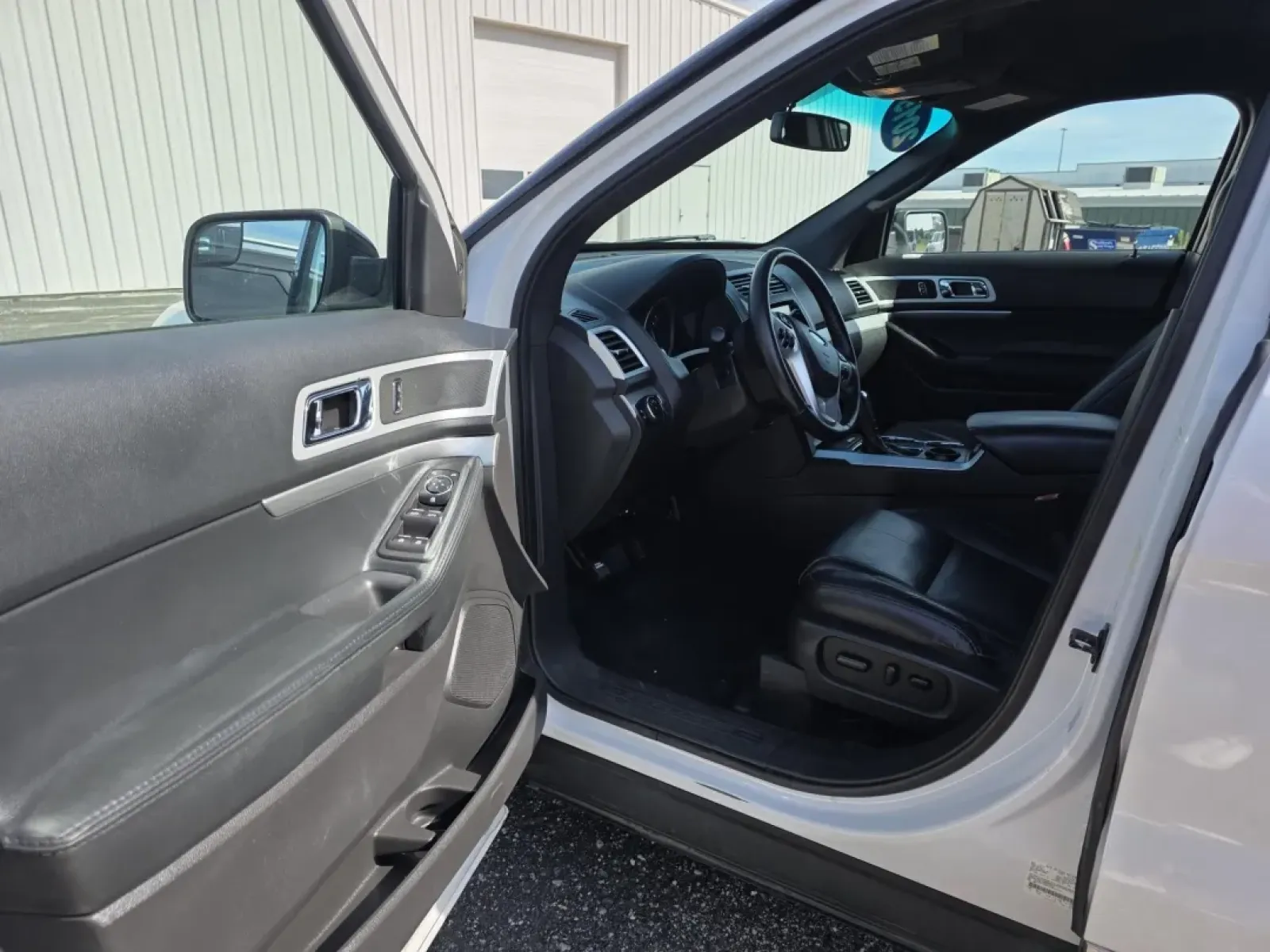 2015 Ford EXPLORER XLT (1FM5K7D86FG) with an Other engine, located at 15 Petro Dr, Warsaw, IN, 46582, (574) 306-0055, 41.273563, -85.857544 - Adventure awaits with this stunning 2015 Ford Explorer XLT, the perfect companion for families, commuters, and weekend warriors alike! Whether you're planning a family road trip to the scenic lakes of Warsaw, IN, or navigating through daily commutes, this versatile SUV is designed to meet all your l - Photo#2
