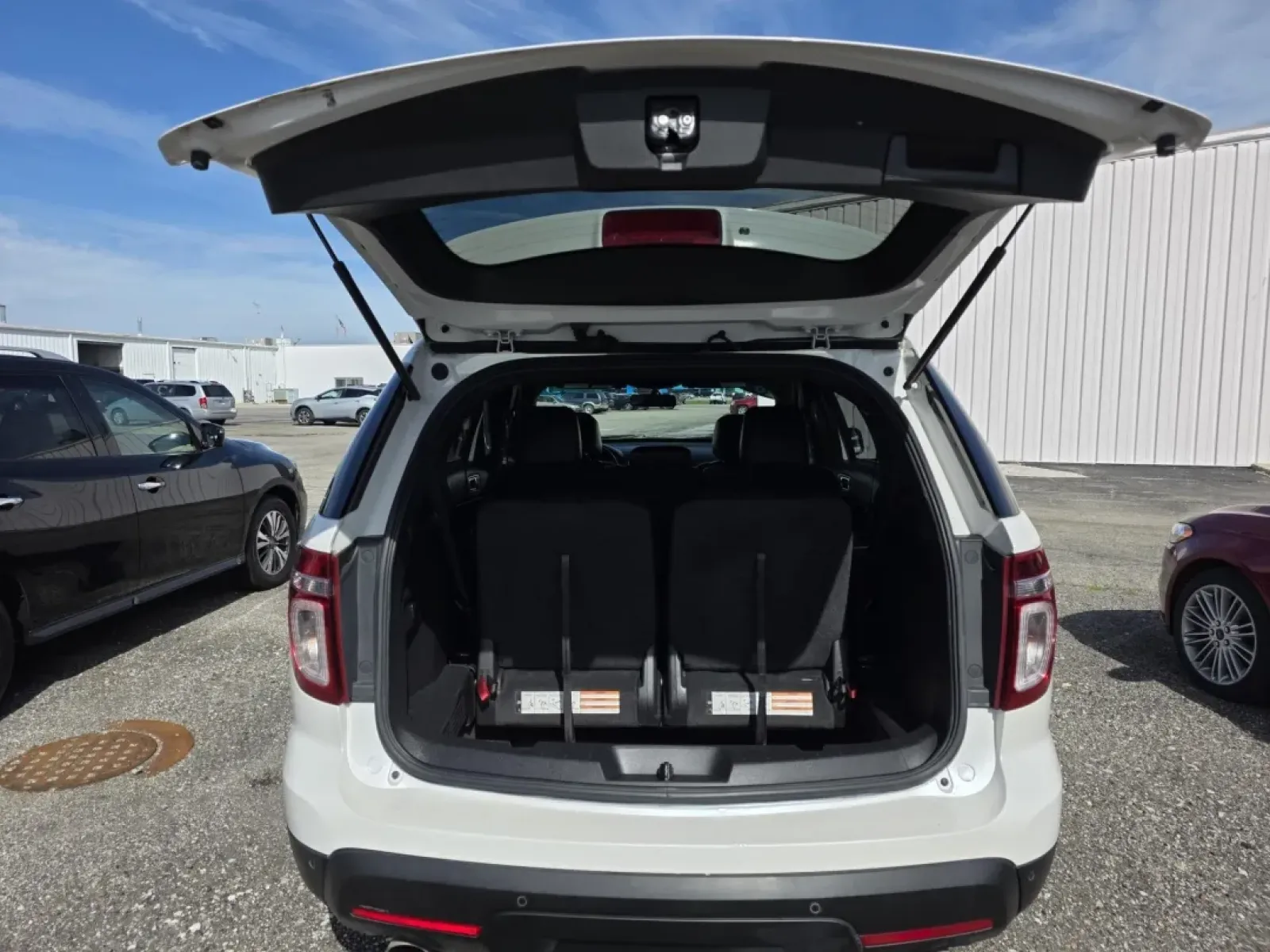 2015 Ford EXPLORER XLT (1FM5K7D86FG) with an Other engine, located at 15 Petro Dr, Warsaw, IN, 46582, (574) 306-0055, 41.273563, -85.857544 - Adventure awaits with this stunning 2015 Ford Explorer XLT, the perfect companion for families, commuters, and weekend warriors alike! Whether you're planning a family road trip to the scenic lakes of Warsaw, IN, or navigating through daily commutes, this versatile SUV is designed to meet all your l - Photo#7