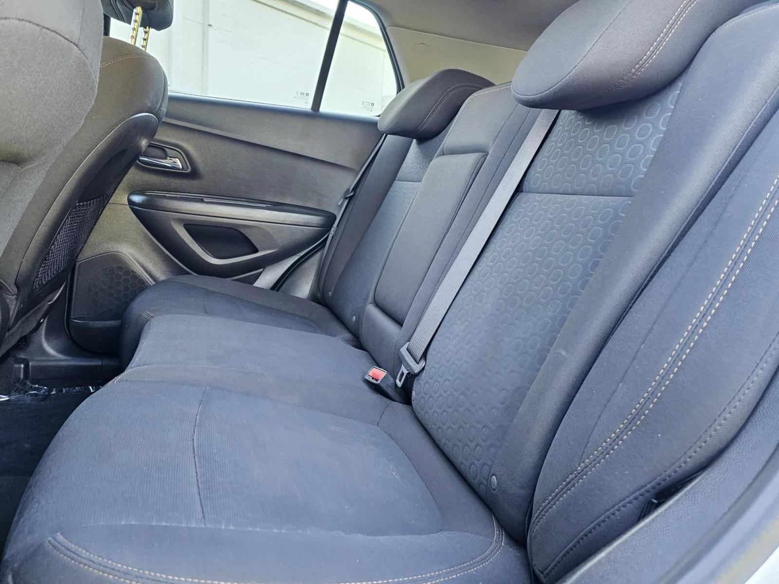 2020 WHITE /BLACK Chevrolet Trax LS FWD (KL7CJKSB9LB) with an 1.4L L4 DOHC 16V engine, 6A transmission, located at 502 South Main Street, Columbia City, IN, 46725, (260) 244-4645, 41.151382, -85.490578 - Photo#4