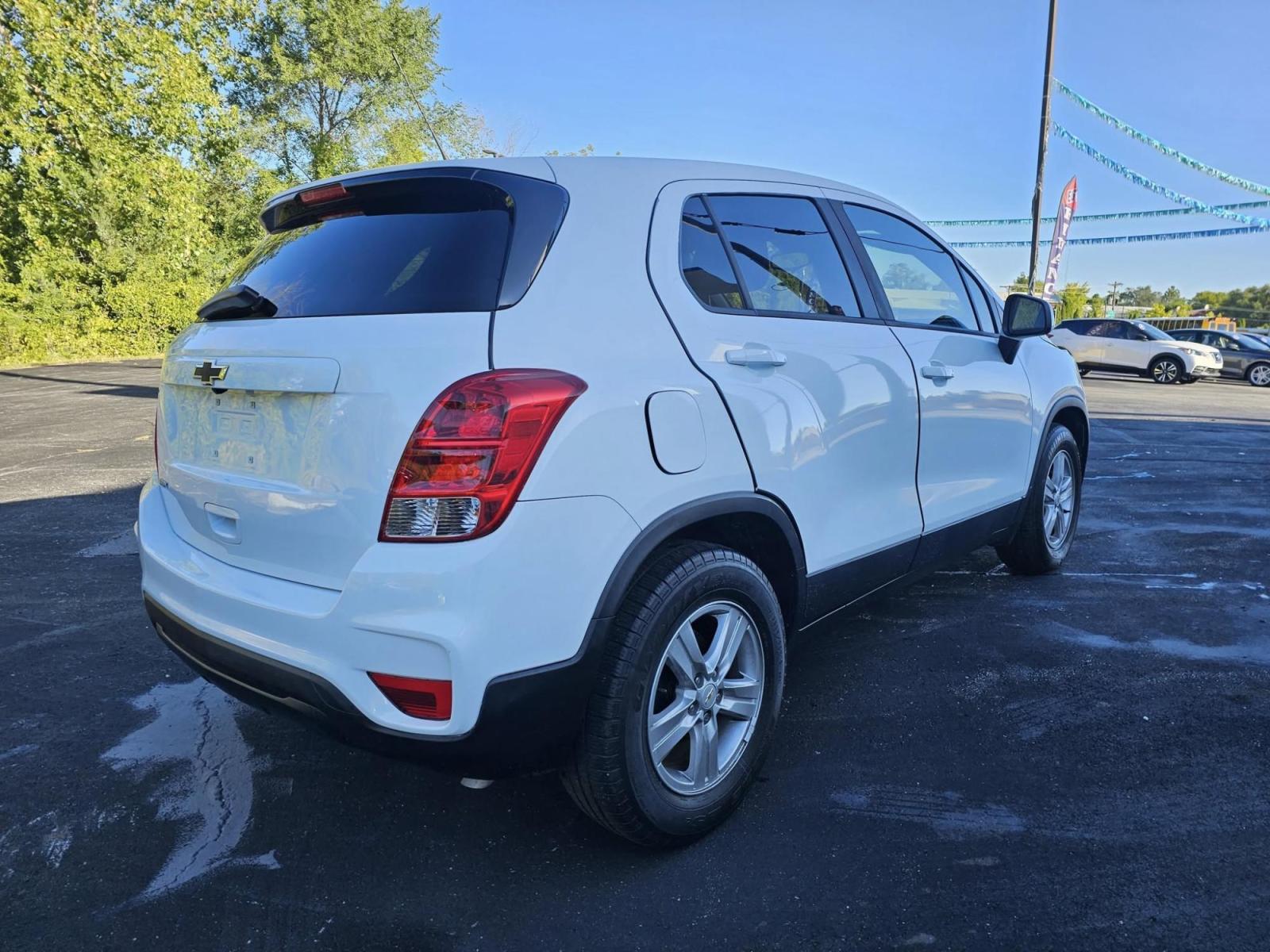2020 WHITE /BLACK Chevrolet Trax LS FWD (KL7CJKSB9LB) with an 1.4L L4 DOHC 16V engine, 6A transmission, located at 502 South Main Street, Columbia City, IN, 46725, (260) 244-4645, 41.151382, -85.490578 - Photo#2