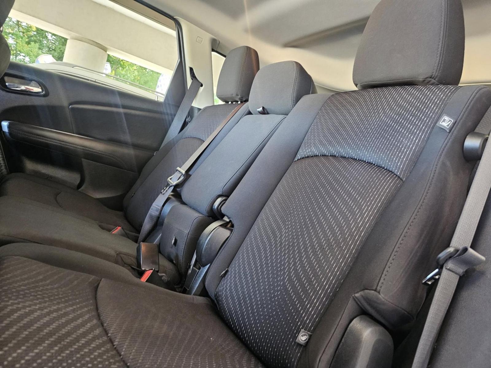 2018 SILVER /black Dodge Journey SE (3C4PDCAB2JT) with an 2.4L L4 DOHC 16V engine, 4A transmission, located at 502 South Main Street, Columbia City, IN, 46725, (260) 244-4645, 41.151382, -85.490578 - Photo#5