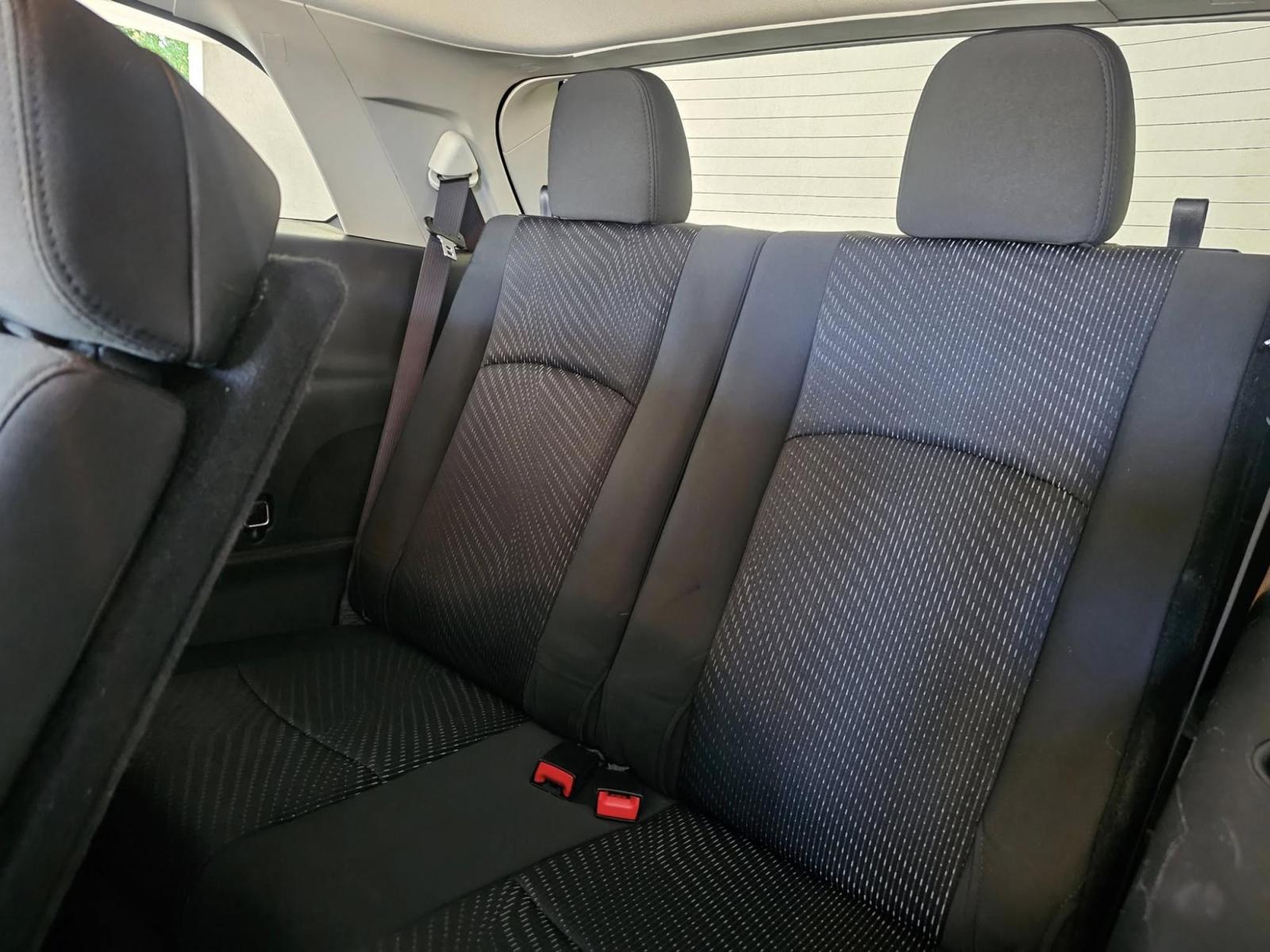 2018 SILVER /black Dodge Journey SE (3C4PDCAB2JT) with an 2.4L L4 DOHC 16V engine, 4A transmission, located at 502 South Main Street, Columbia City, IN, 46725, (260) 244-4645, 41.151382, -85.490578 - Photo#4