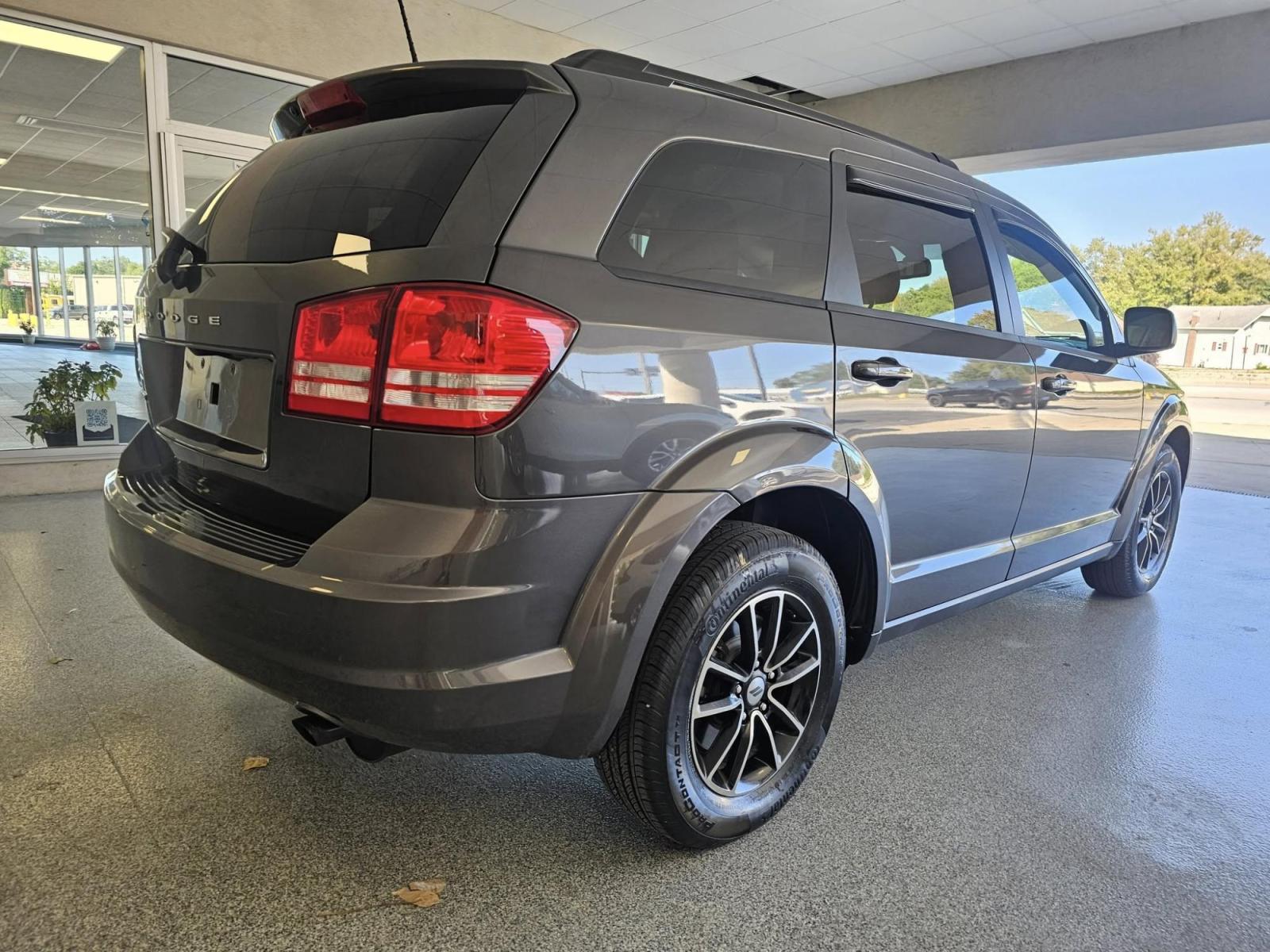 2018 SILVER /black Dodge Journey SE (3C4PDCAB2JT) with an 2.4L L4 DOHC 16V engine, 4A transmission, located at 502 South Main Street, Columbia City, IN, 46725, (260) 244-4645, 41.151382, -85.490578 - Photo#3