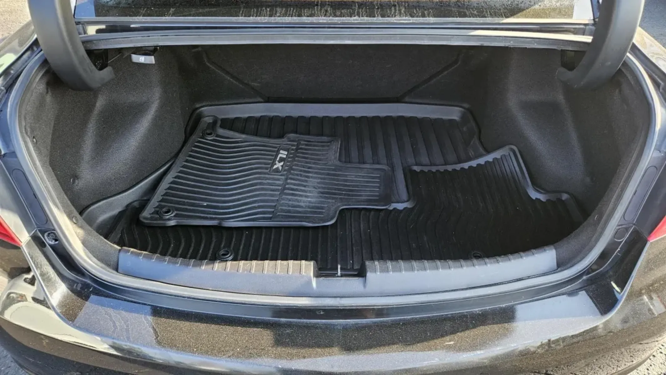 2017 Acura ILX BASE; BASE W/ACU (19UDE2F33HA) with an Other engine, located at 5744 Central Avenue, Toledo, OH, 43615, (419) 724-0130, 41.676781, -83.682137 - **Elevate Your Daily Drive with the 2017 Acura ILX BASE from Auto Credit in Toledo, OH!**<br /> <br /> Are you looking for a reliable sedan that fits seamlessly into your busy lifestyle? Whether you're commuting to work, running errands around Toledo, or planning a weekend trip, the 2017 Acura ILX B - Photo#4