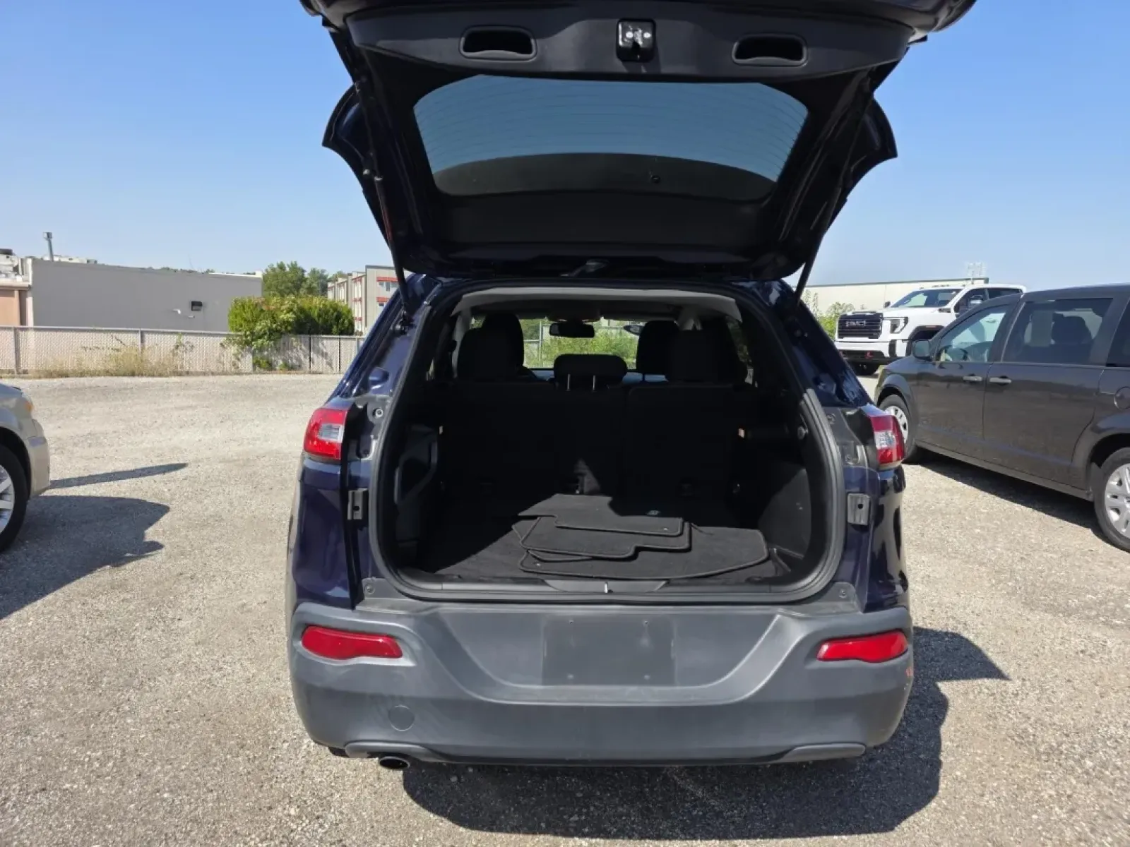 2015 Jeep Cherokee (1C4PJLCBXFW) with an Other engine, located at 15 Petro Dr, Warsaw, IN, 46582, (574) 306-0055, 41.273563, -85.857544 - Discover your ideal adventure companion in the 2015 Jeep Cherokee, now available at Auto Credit in Warsaw, Indiana, where we specialize in buy here pay here options designed for everyone, including those seeking second chance auto financing. Perfect for weekend adventures or navigating daily commute - Photo#6
