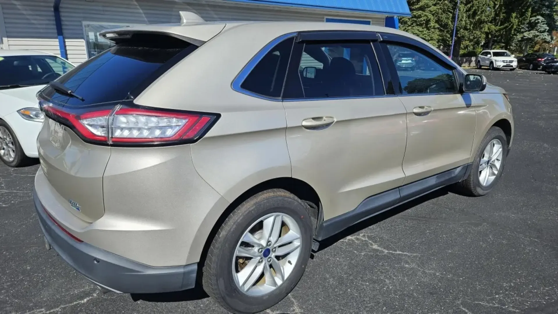 2017 Ford Edge (2FMPK4J90HB) with an Other engine, located at 5744 Central Avenue, Toledo, OH, 43615, (419) 724-0130, 41.676781, -83.682137 - **Discover Your Perfect Adventure Companion: 2017 Ford Edge at Auto Credit**<br /> <br /> Are you searching for the ideal vehicle to meet your family's dynamic lifestyle or your weekend adventure needs? Look no further than this stunning 2017 Ford Edge, available now at Auto Credit in Toledo, Ohio. - Photo#3