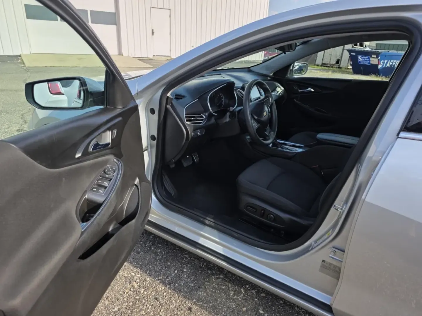 2017 Chevrolet MALIBU LT (1LT) (1G1ZE5ST8HF) with an Other engine, located at 15 Petro Dr, Warsaw, IN, 46582, (574) 306-0055, 41.273563, -85.857544 - Are you searching for a dependable vehicle that combines style, comfort, and technology? Look no further than this stunning 2017 Chevrolet Malibu LT (1LT), available now at Auto Credit in Warsaw, Indiana! Perfect for growing families and busy commuters, this sedan is designed to elevate your daily d - Photo#2