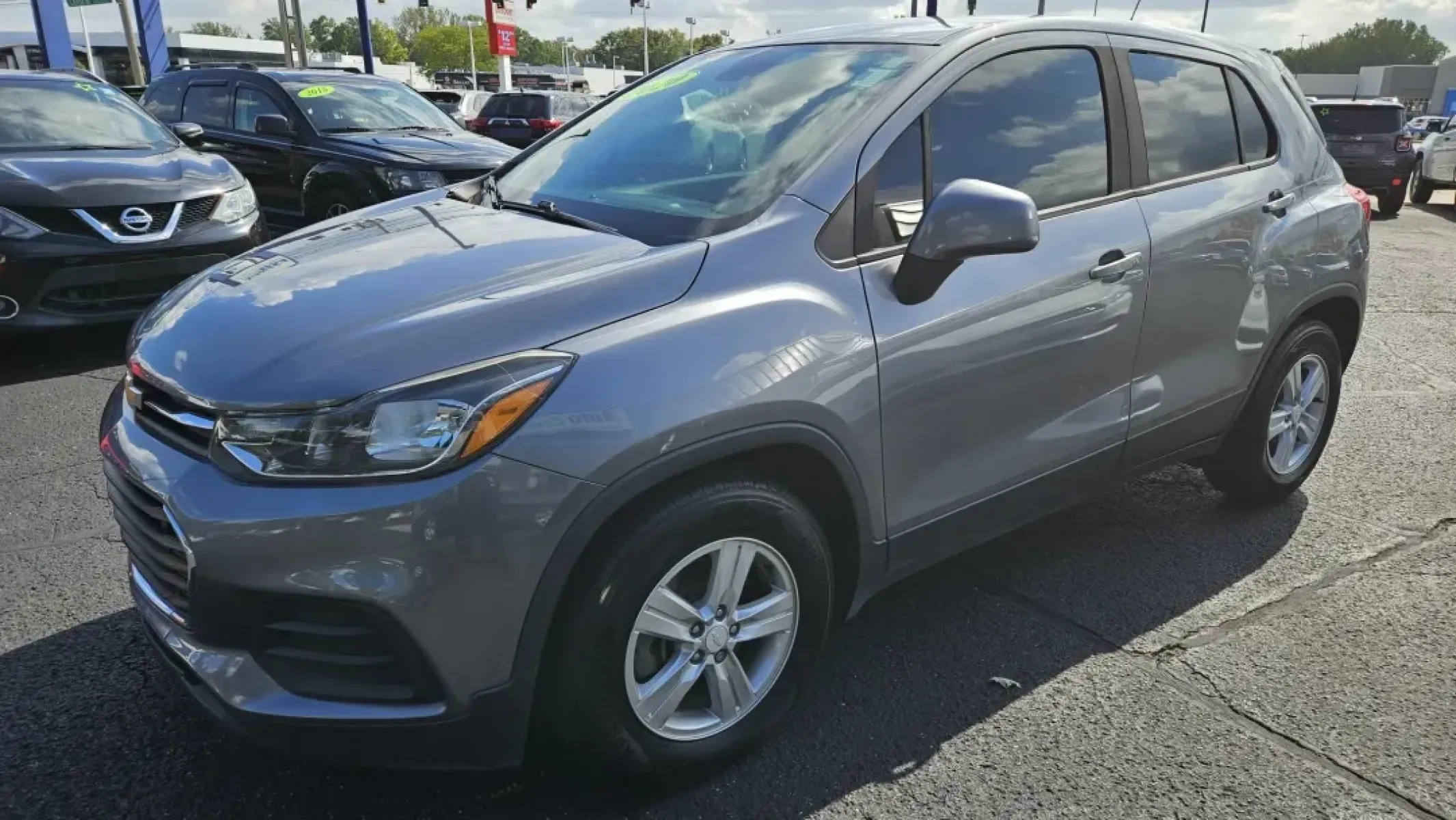 2020 Chevrolet TRAX LS (3GNCJKSB8LL) with an Other engine, located at 5744 Central Avenue, Toledo, OH, 43615, (419) 724-0130, 41.676781, -83.682137 - Are you searching for a versatile vehicle that fits perfectly into your busy lifestyle? Look no further than the 2020 Chevrolet Trax LS, an ideal choice for those who crave adventure without sacrificing comfort and convenience. Whether you're navigating the bustling streets of Toledo or embarking on - Photo#1