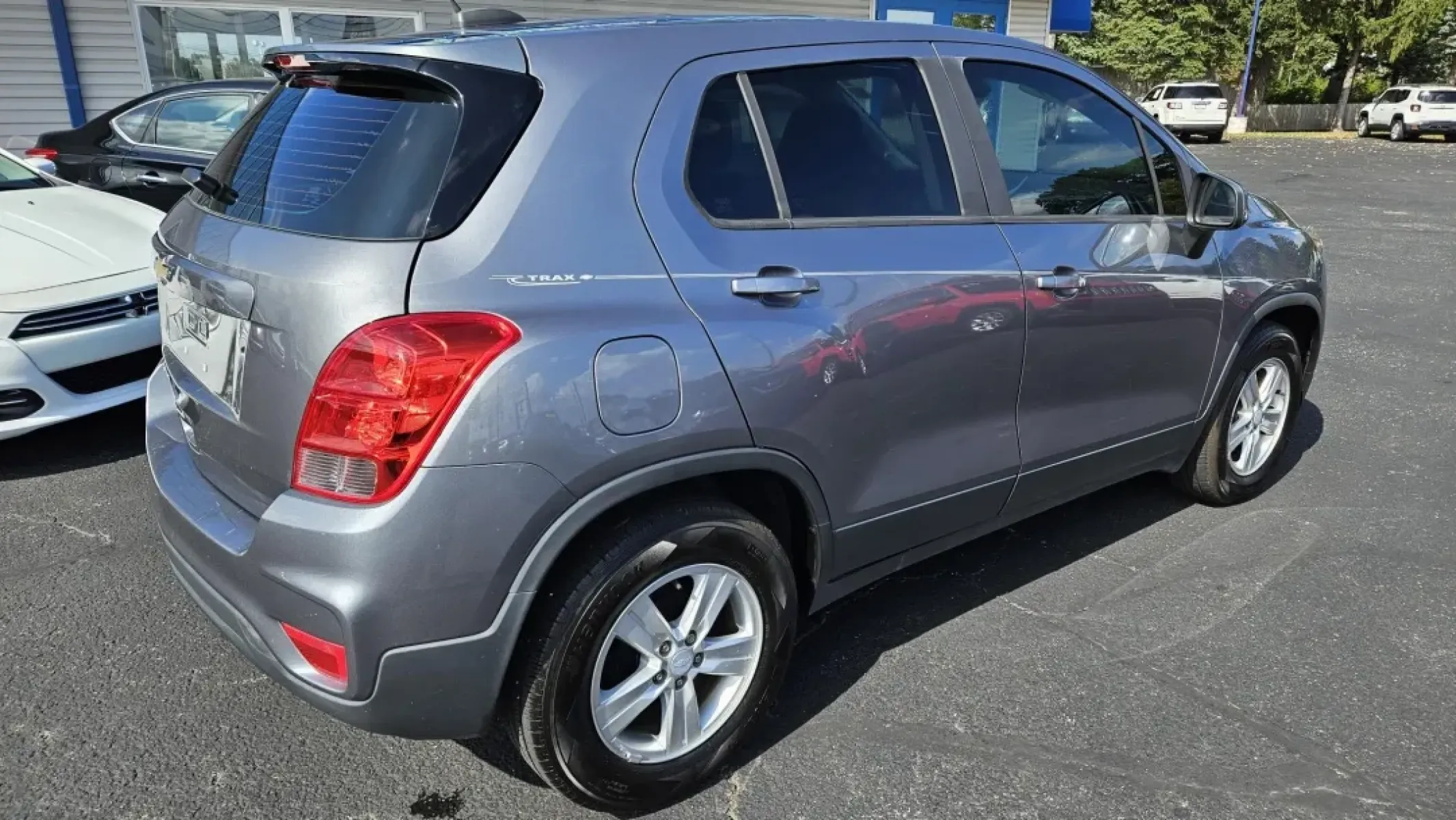 2020 Chevrolet TRAX LS (3GNCJKSB8LL) with an Other engine, located at 5744 Central Avenue, Toledo, OH, 43615, (419) 724-0130, 41.676781, -83.682137 - Are you searching for a versatile vehicle that fits perfectly into your busy lifestyle? Look no further than the 2020 Chevrolet Trax LS, an ideal choice for those who crave adventure without sacrificing comfort and convenience. Whether you're navigating the bustling streets of Toledo or embarking on - Photo#3