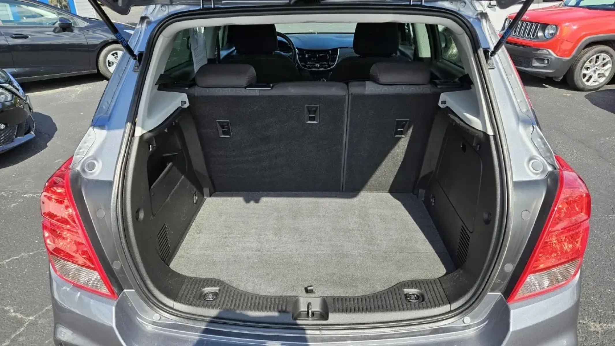 2020 Chevrolet TRAX LS (3GNCJKSB8LL) with an Other engine, located at 5744 Central Avenue, Toledo, OH, 43615, (419) 724-0130, 41.676781, -83.682137 - Are you searching for a versatile vehicle that fits perfectly into your busy lifestyle? Look no further than the 2020 Chevrolet Trax LS, an ideal choice for those who crave adventure without sacrificing comfort and convenience. Whether you're navigating the bustling streets of Toledo or embarking on - Photo#4