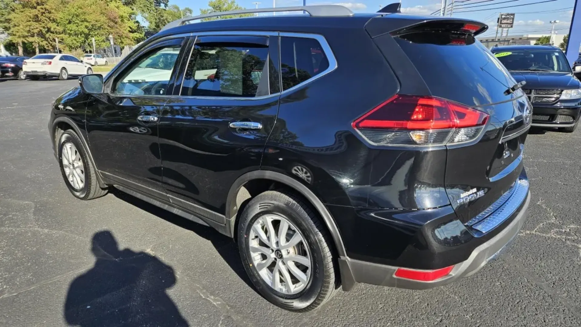 2018 Nissan Rogue (KNMAT2MV8JP) with an Other engine, located at 5744 Central Avenue, Toledo, OH, 43615, (419) 724-0130, 41.676781, -83.682137 - Looking for the perfect vehicle that seamlessly fits into your family's active lifestyle? Look no further than this 2018 Nissan Rogue, an SUV designed to accommodate everything from school drop-offs to weekend adventures. With ample cargo space, advanced safety features, and impressive fuel efficien - Photo#2