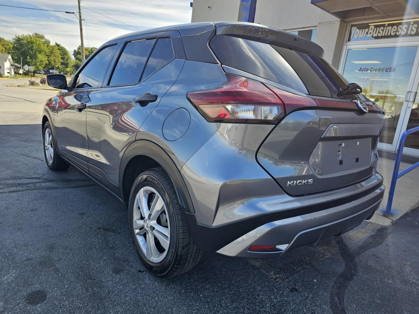 2021 GREEN /BLACK Nissan Kicks S (3N1CP5BV9ML) with an 1.6L L4 engine, CVT transmission, located at 502 South Main Street, Columbia City, IN, 46725, (260) 244-4645, 41.151382, -85.490578 - Photo#3